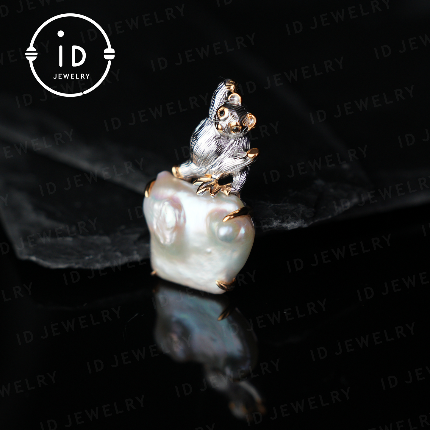 Tieranhänger mit Barockperle | Handgefertigter Schmuck | Niedliches Design | Vergoldete Details | Perfekte Geschenkidee