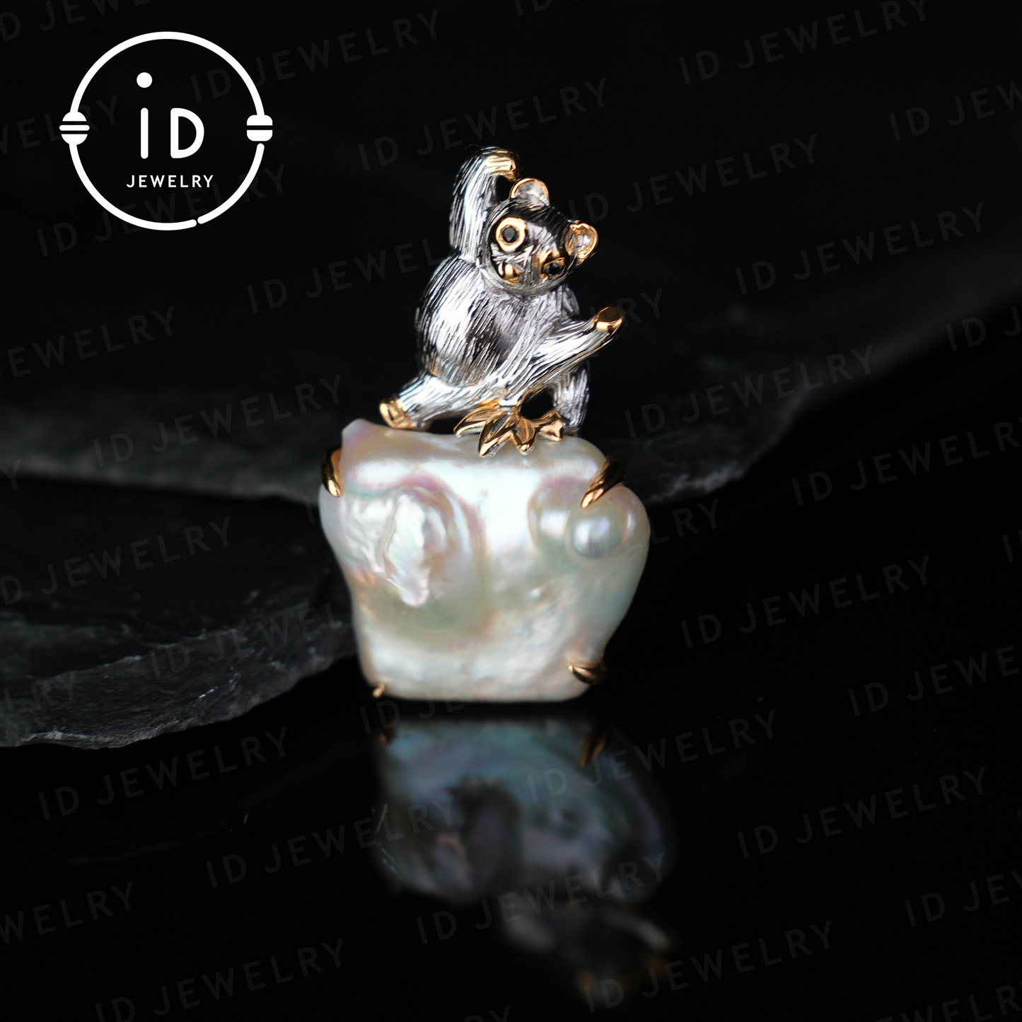 Tieranhänger mit Barockperle | Handgefertigter Schmuck | Niedliches Design | Vergoldete Details | Perfekte Geschenkidee