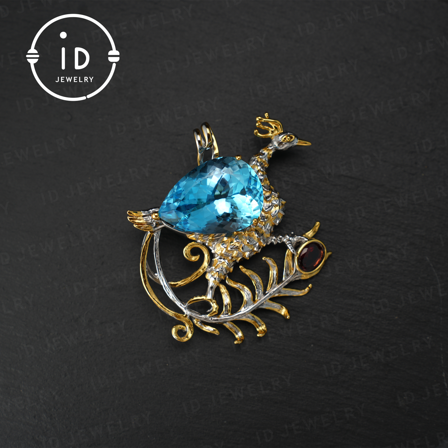 Handgefertigter Pfauenbroschen-Anhänger | Natürlicher Topas-Schmuck | Luxuriöses Tierdesign | Vergoldeter Vintage-Anhänger