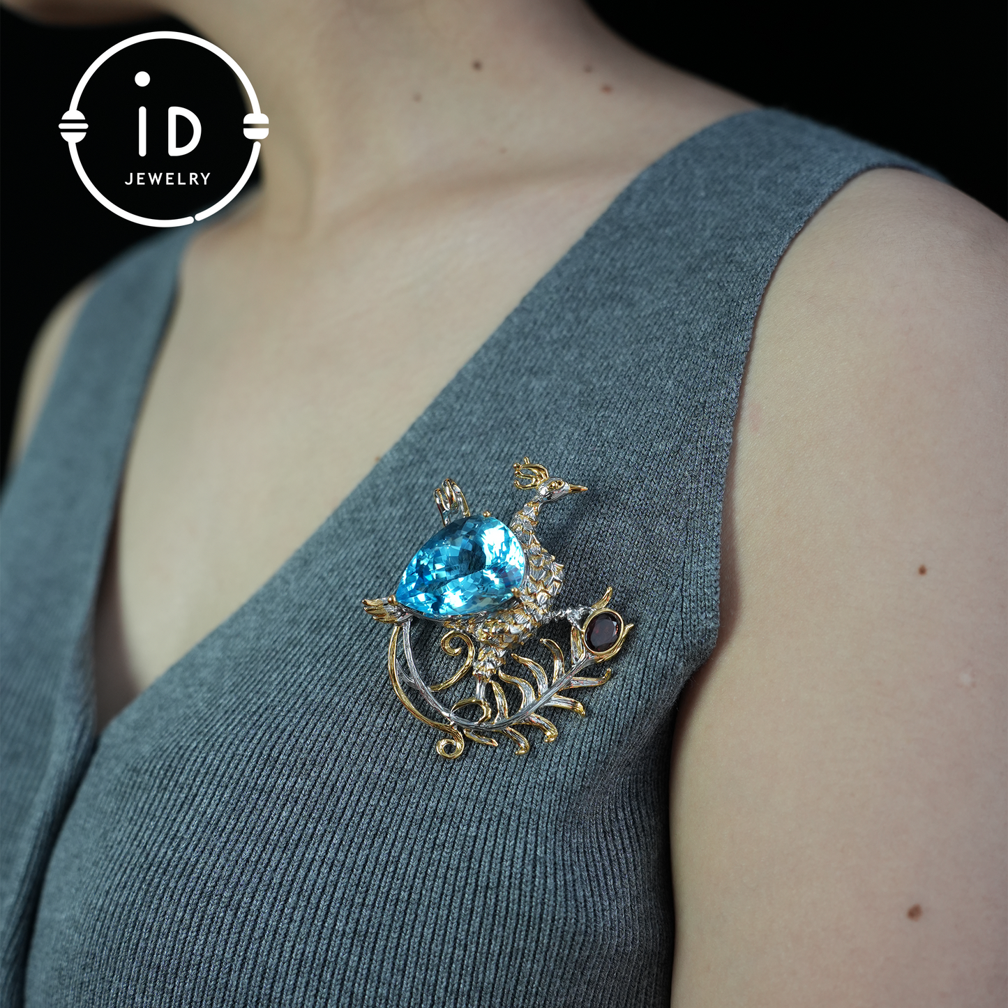 Handgefertigter Pfauenbroschen-Anhänger | Natürlicher Topas-Schmuck | Luxuriöses Tierdesign | Vergoldeter Vintage-Anhänger