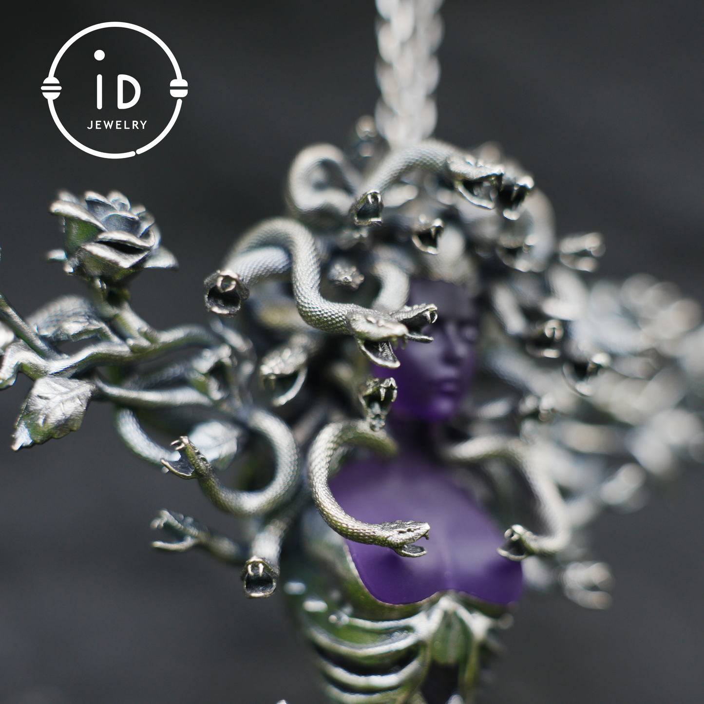 2-in-1 Medusa Anhänger Brosche|Handgefertigter Gothic Schmuck mit Amethyst|Symbol des weiblichen Erwachens und Schutzes|Mythisch inspiriertes Geschenk für Sie