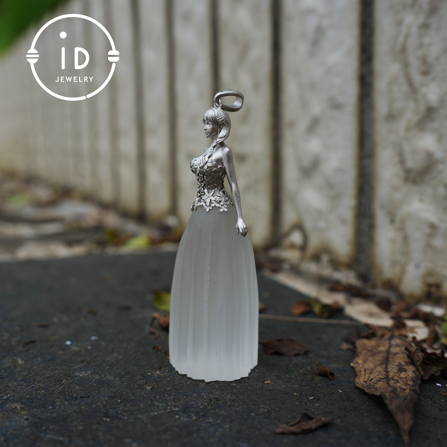 Ethereal Muse Halskette 925 Silber Weißer Quarz Anhänger Damenfigur Geschenk Handgefertigter Statement Schmuck