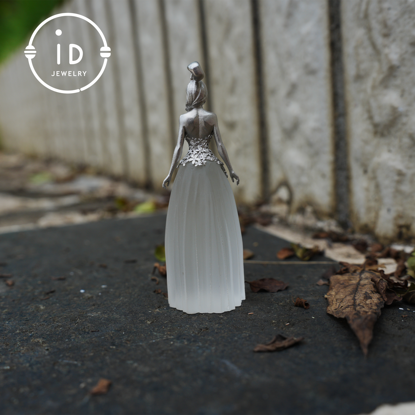 Ethereal Muse Halskette 925 Silber Weißer Quarz Anhänger Damenfigur Geschenk Handgefertigter Statement Schmuck