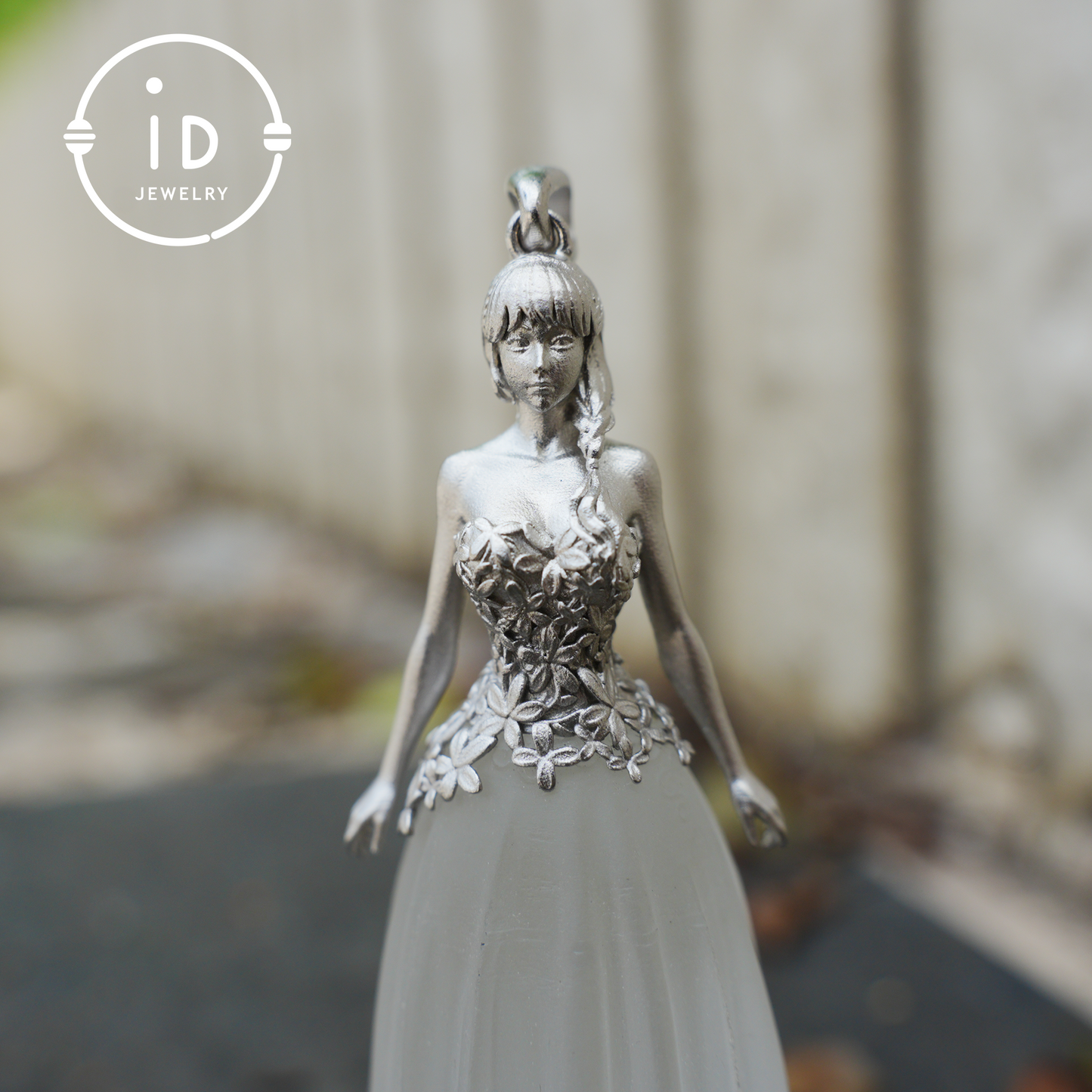 Ethereal Muse Halskette 925 Silber Weißer Quarz Anhänger Damenfigur Geschenk Handgefertigter Statement Schmuck