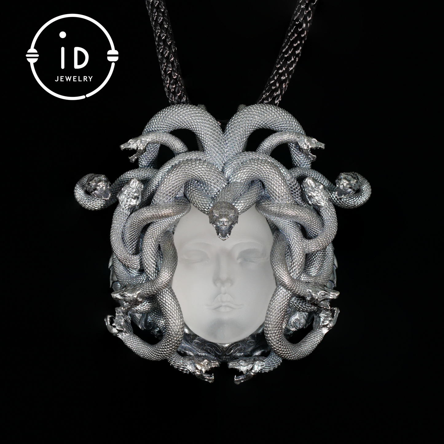 Medusa Anhänger | Handgefertigtes 925er Silber & weißer Kristall | Mythischer Statement-Schmuck