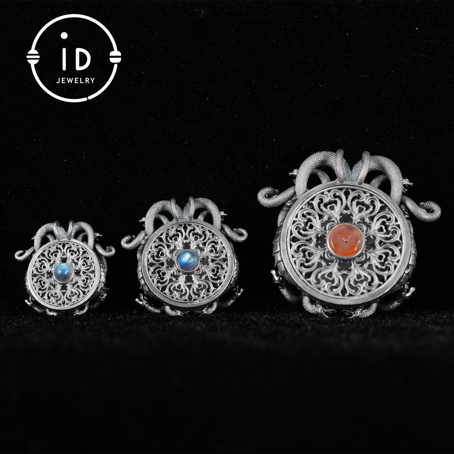 Medusa Anhänger | Handgefertigtes 925er Silber & weißer Kristall | Mythischer Statement-Schmuck