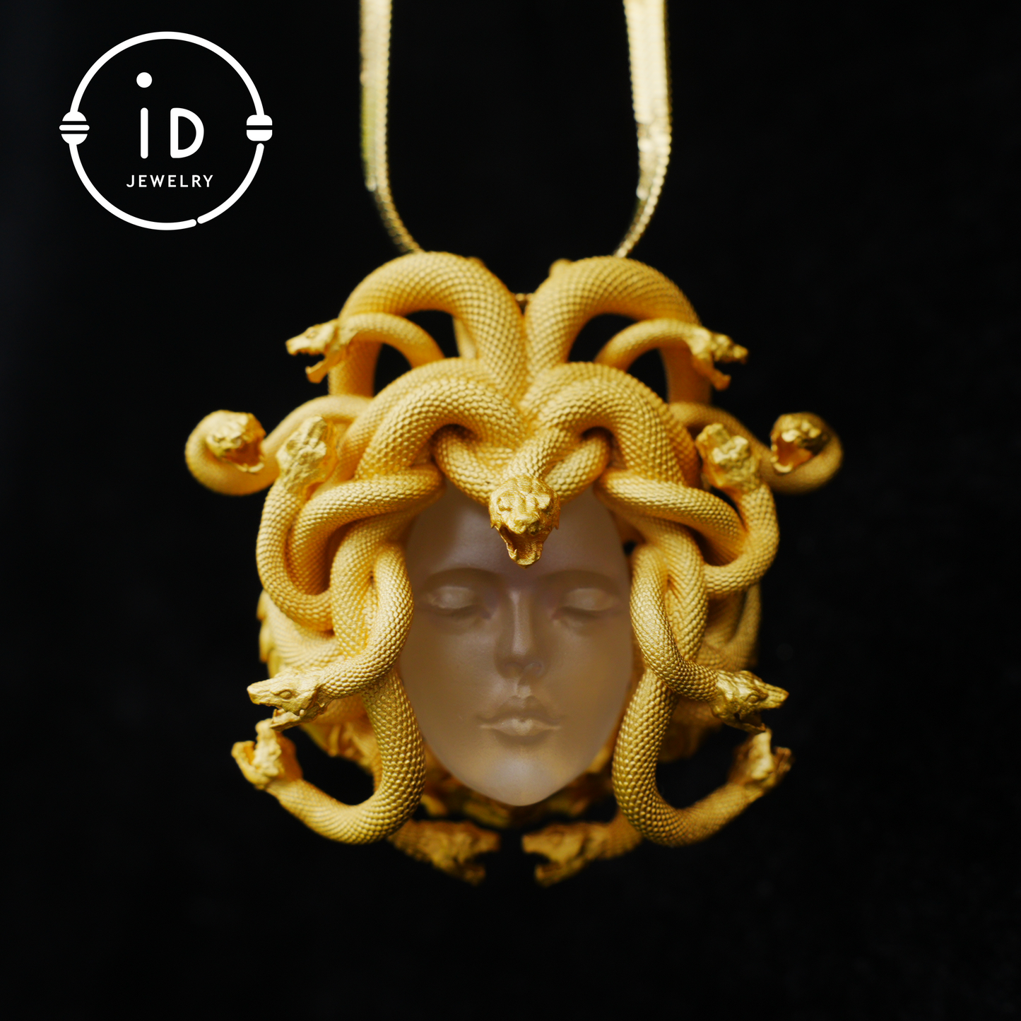 Medusa Anhänger | Handgefertigtes 925er Silber & weißer Kristall | Mythischer Statement-Schmuck