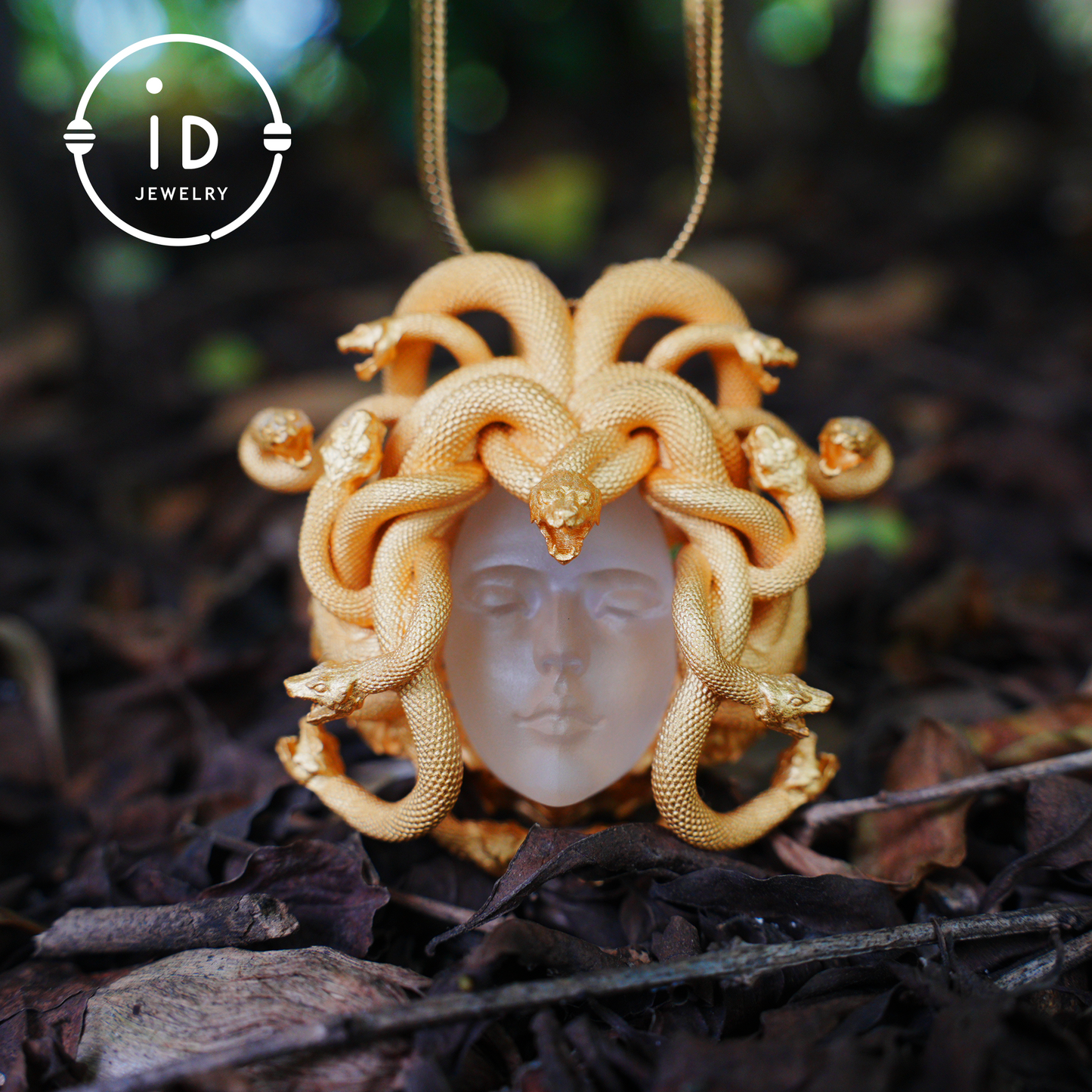 Medusa Anhänger | Handgefertigtes 925er Silber & weißer Kristall | Mythischer Statement-Schmuck