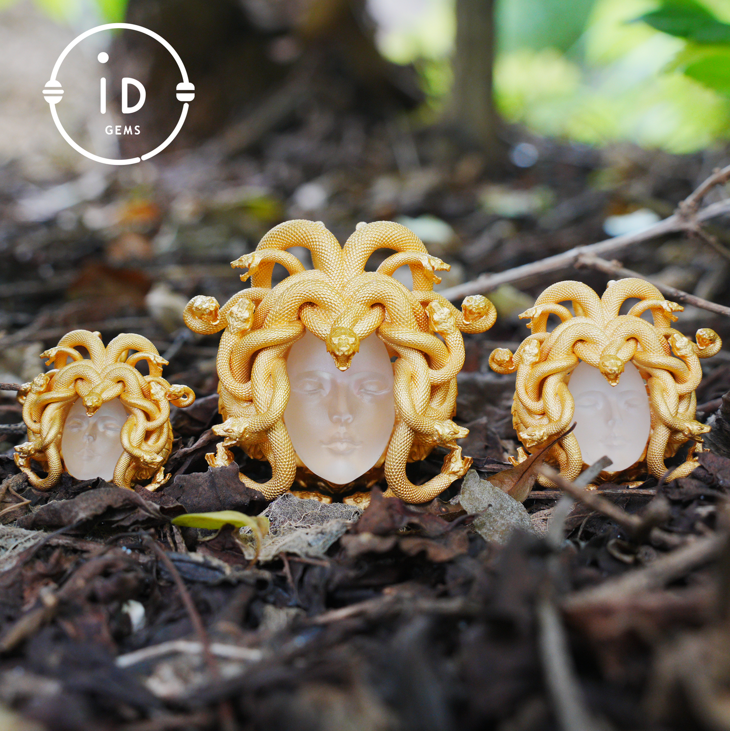 Medusa Anhänger | Handgefertigtes 925er Silber & weißer Kristall | Mythischer Statement-Schmuck