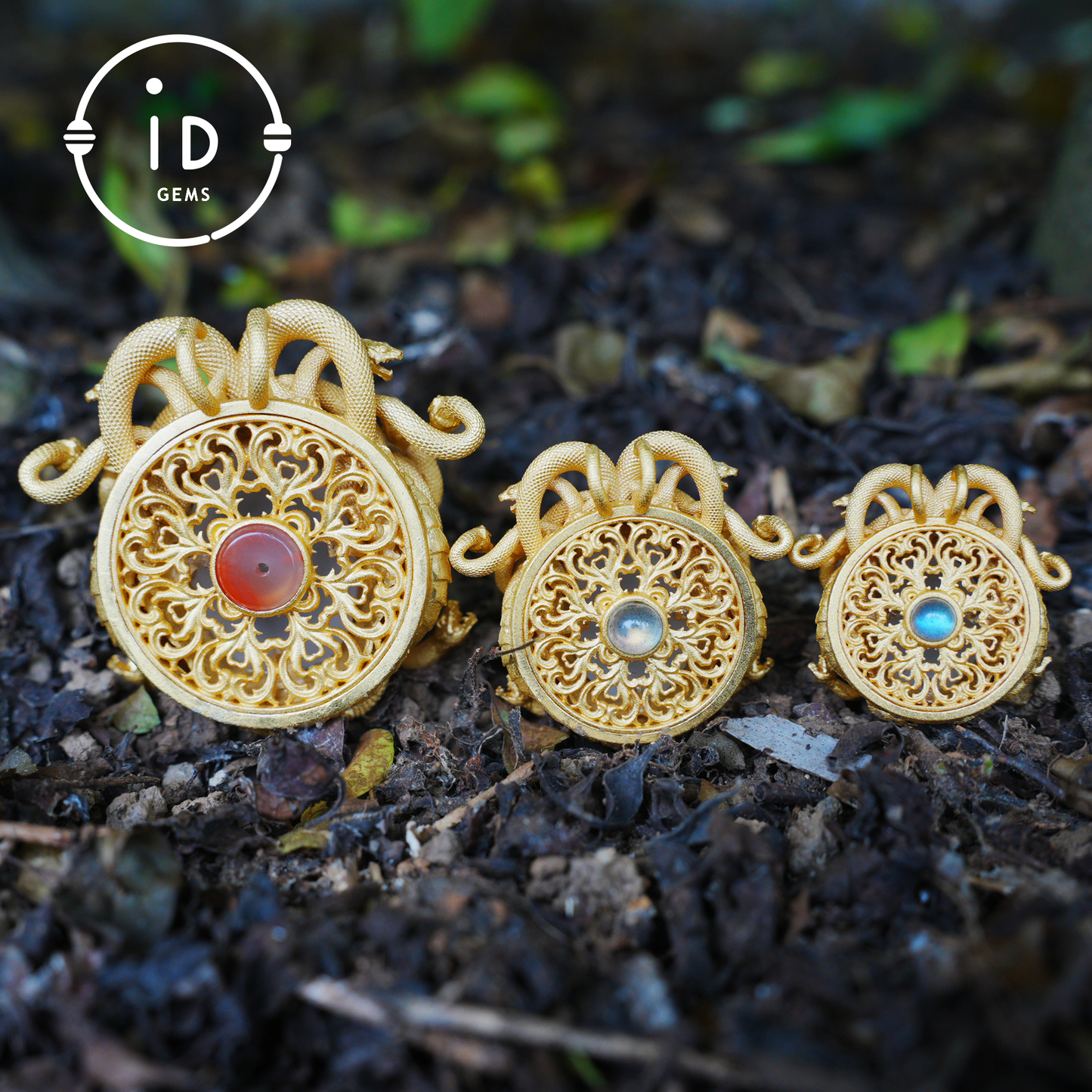 Medusa Anhänger | Handgefertigtes 925er Silber & weißer Kristall | Mythischer Statement-Schmuck