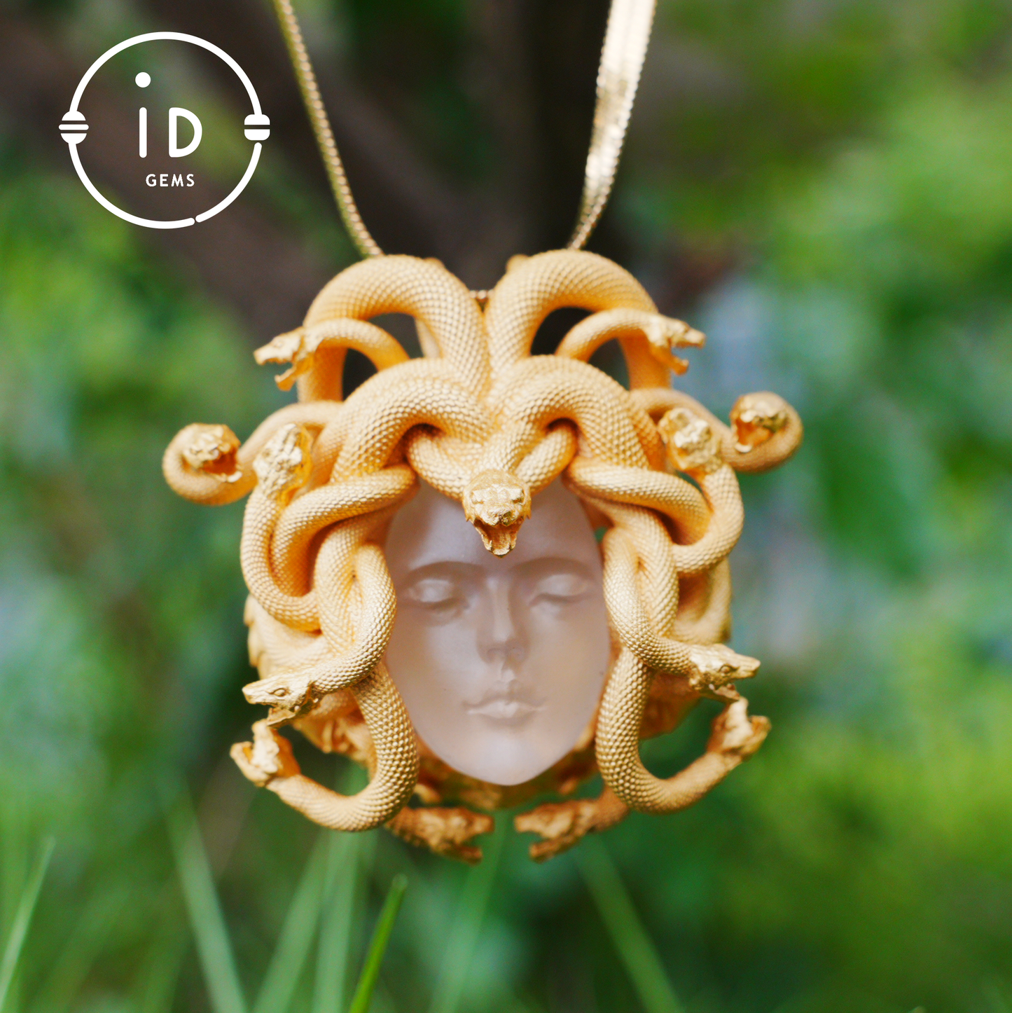 Medusa Anhänger | Handgefertigtes 925er Silber & weißer Kristall | Mythischer Statement-Schmuck
