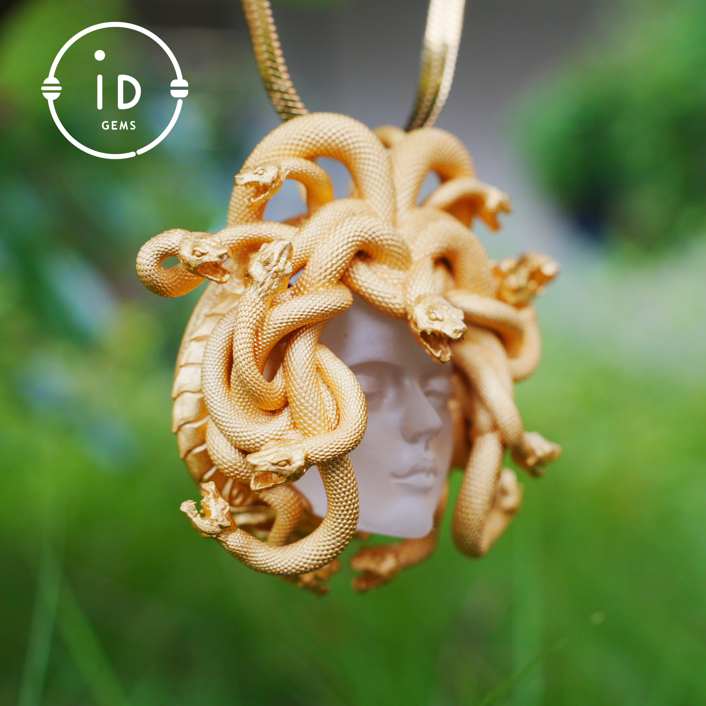 Medusa Anhänger | Handgefertigtes 925er Silber & weißer Kristall | Mythischer Statement-Schmuck