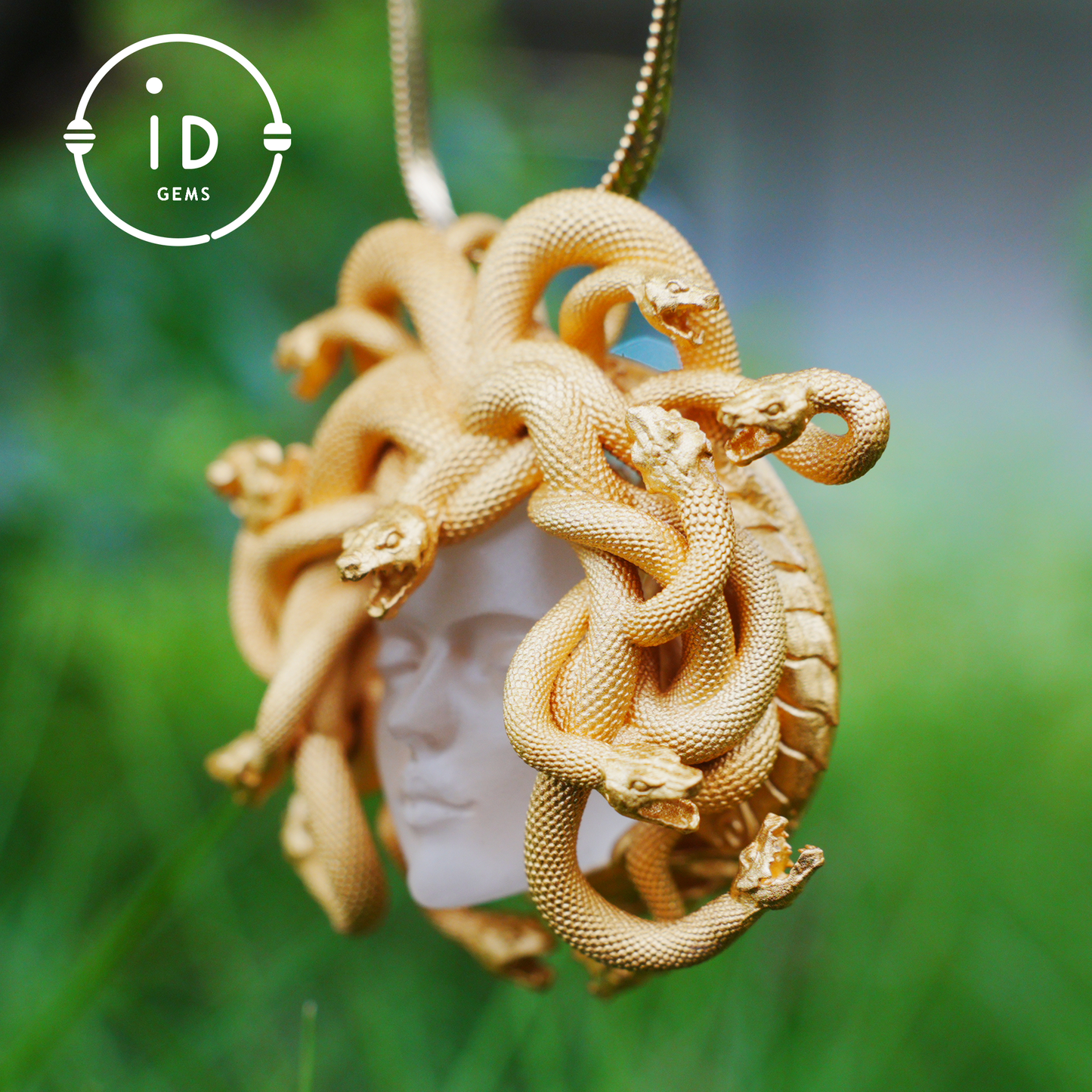 Medusa Anhänger | Handgefertigtes 925er Silber & weißer Kristall | Mythischer Statement-Schmuck