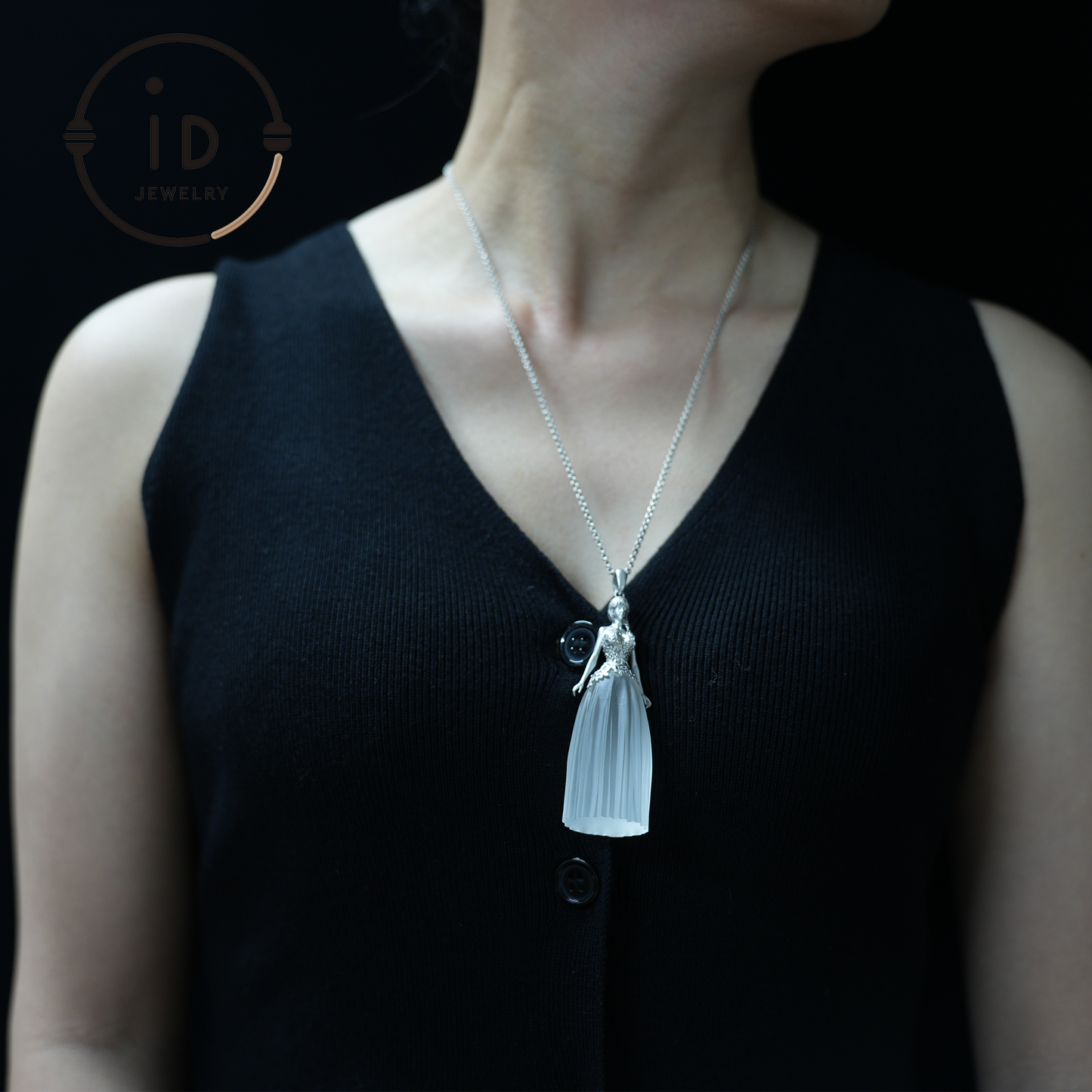 Ethereal Muse Halskette 925 Silber Weißer Quarz Anhänger Damenfigur Geschenk Handgefertigter Statement Schmuck