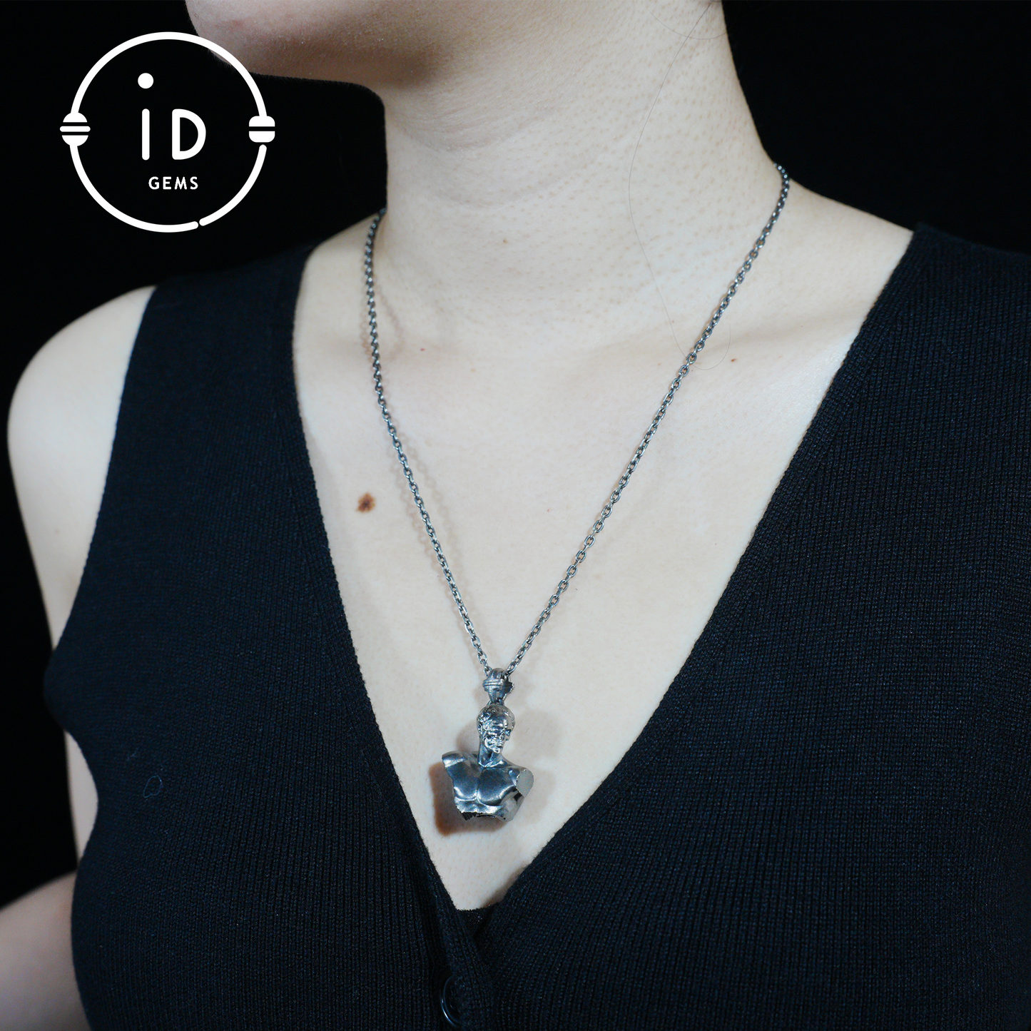 Heroic Courage Pendant - Silver Necklace with Green Zircon, Handcrafted Mythological Design, Strength & Resilience Symbol