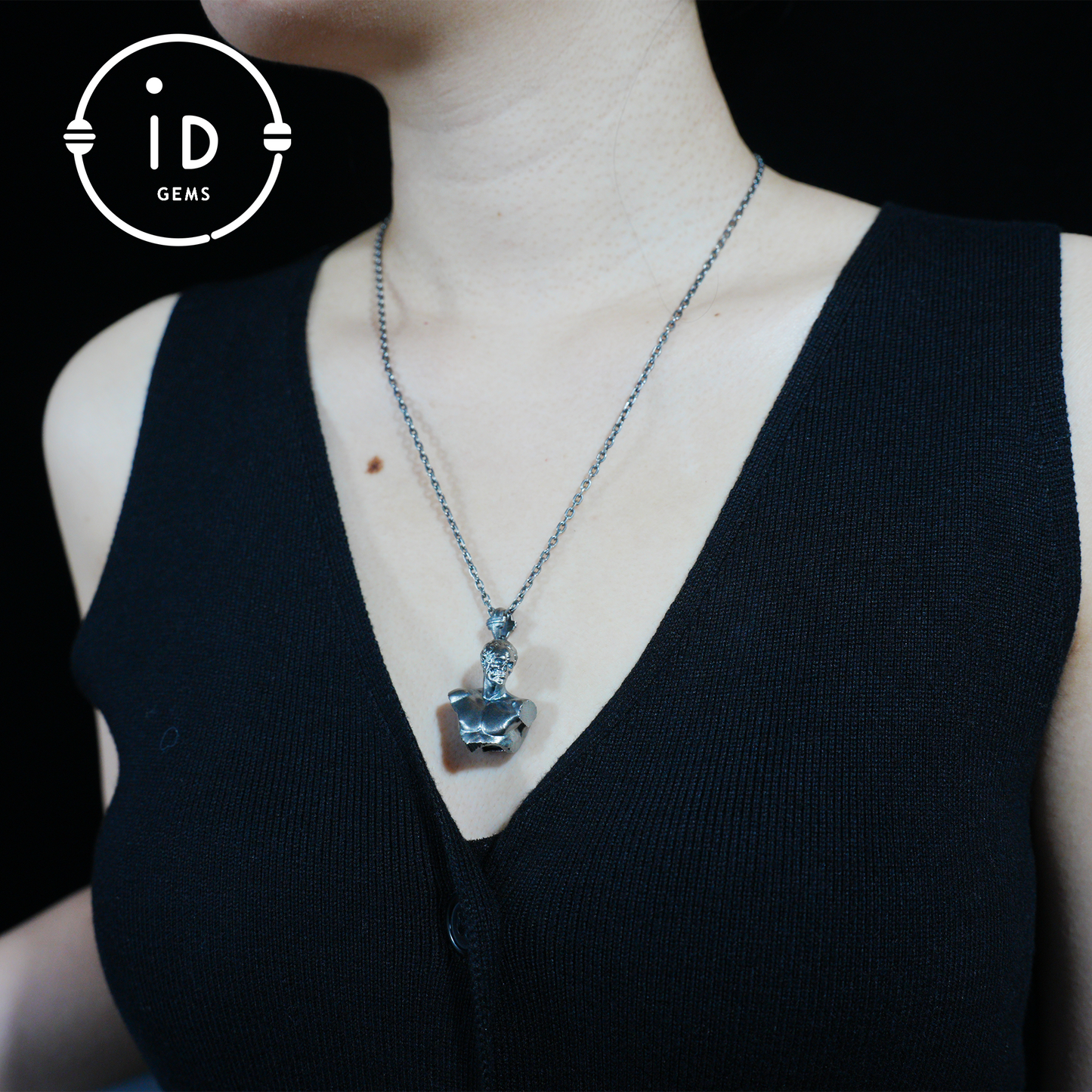 Heroic Courage Pendant - Silver Necklace with Green Zircon, Handcrafted Mythological Design, Strength & Resilience Symbol