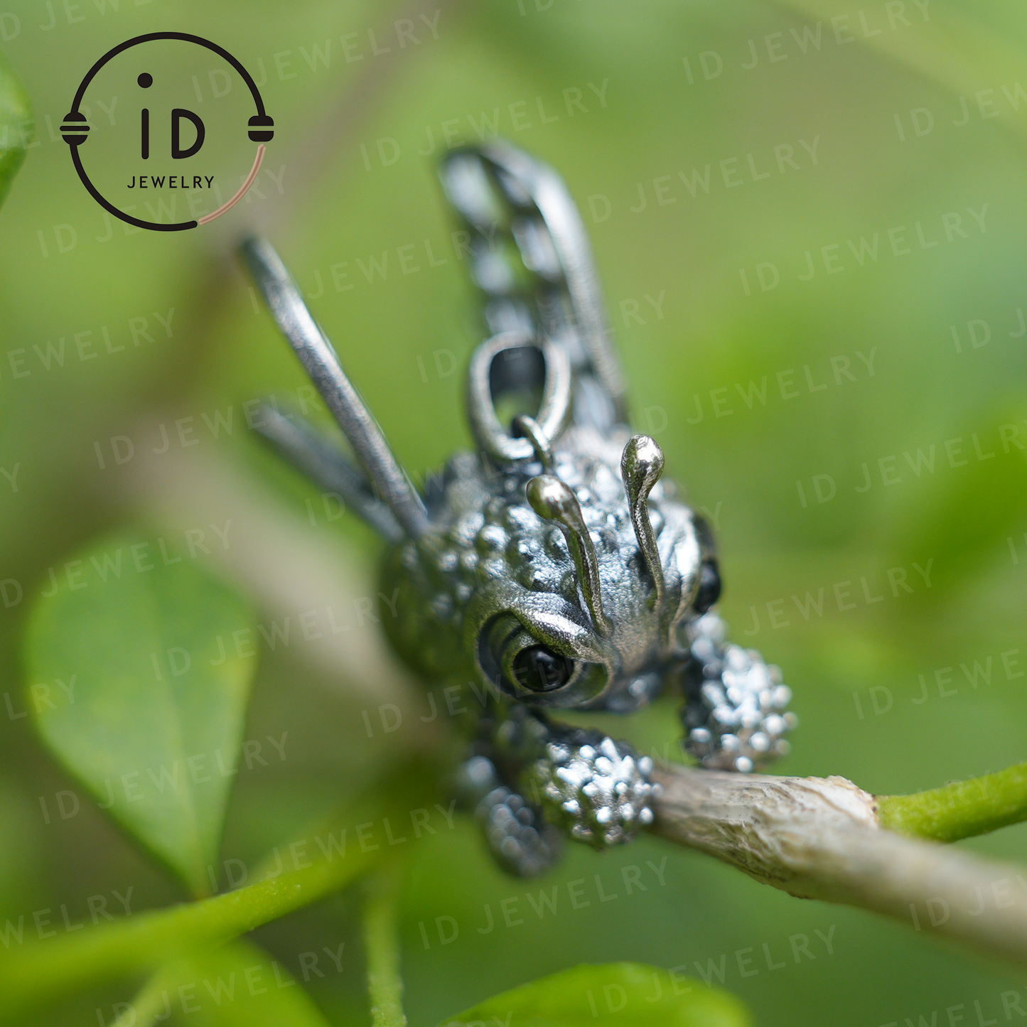 Bee Pendant with Black Onyx – Handmade Natural Style Insect Jewelry, Fantasy Amulet Necklace, Symbolic Nature Creature Gift