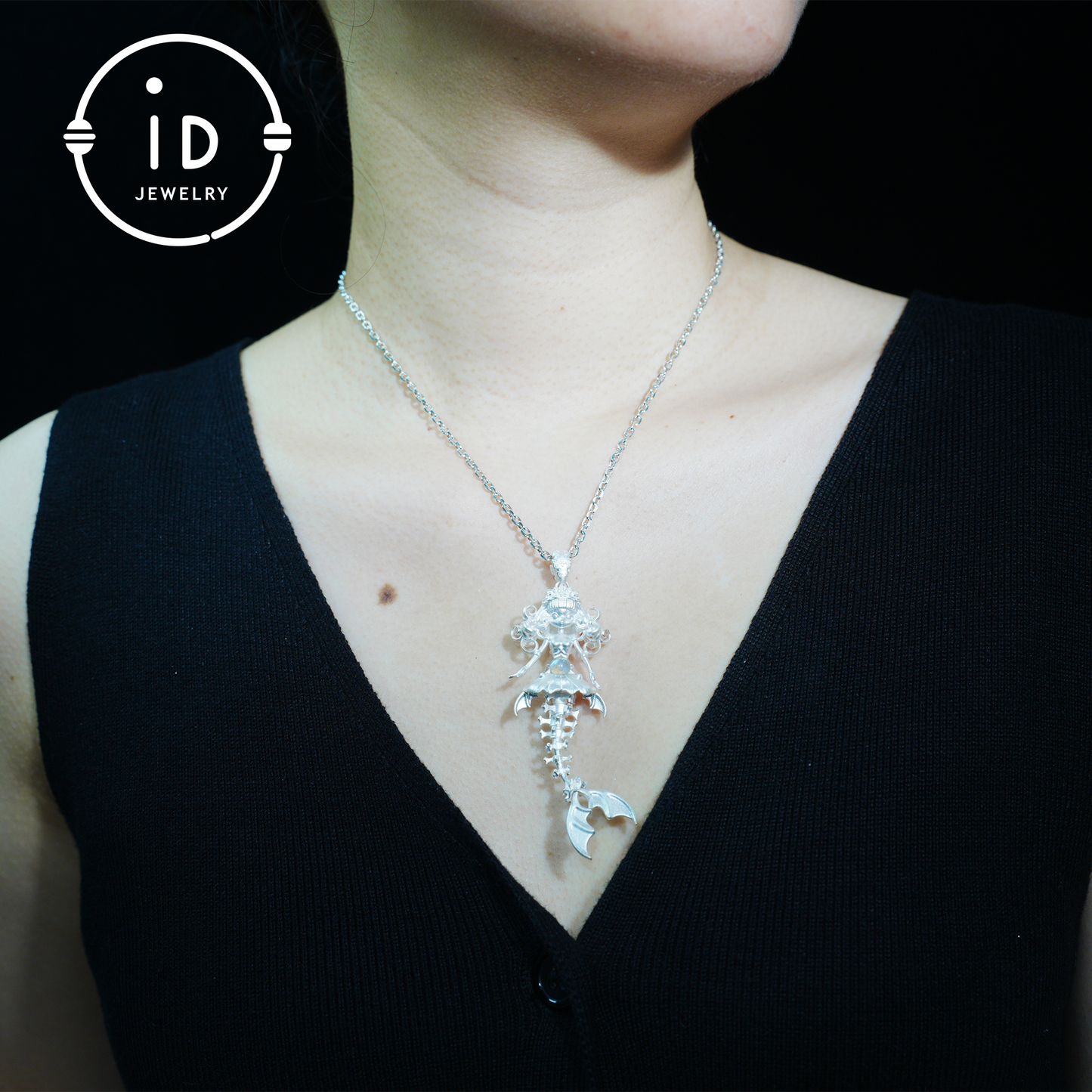 Handgeschnitzte Halskette mit Anhänger in Form eines Meerjungfrauenskeletts | Meerjungfrauenknochen + Labradorit-Blitz | Handgefertigte Halskette mit Amulett aus 925er Sterlingsilber mit Ozean-Motiv