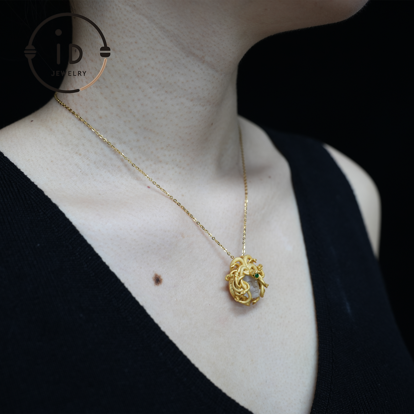 Medusa’s Sleeping Eye · Spiritual Pendant of the Resting Goddess · Third Eye as a Symbol of Insight and Inner Guidance