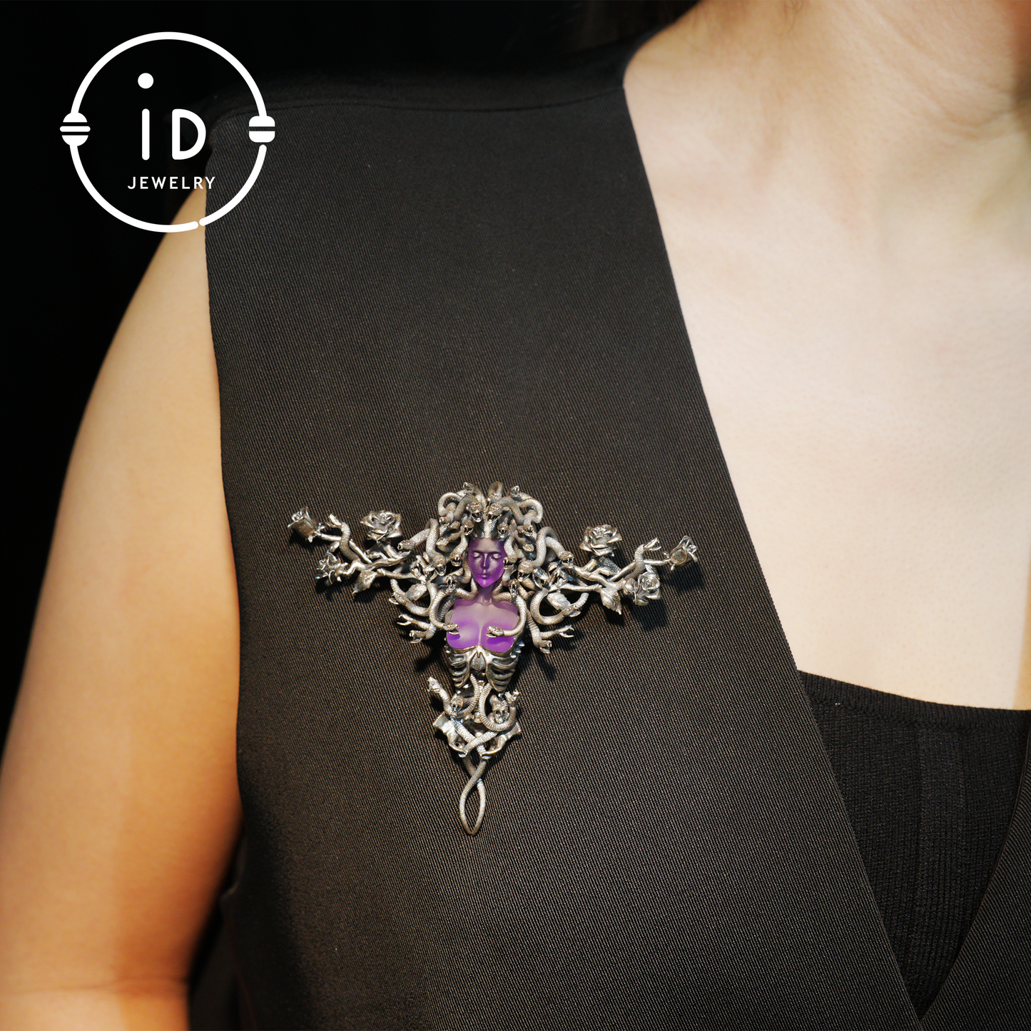 2-in-1 Medusa Anhänger Brosche|Handgefertigter Gothic Schmuck mit Amethyst|Symbol des weiblichen Erwachens und Schutzes|Mythisch inspiriertes Geschenk für Sie