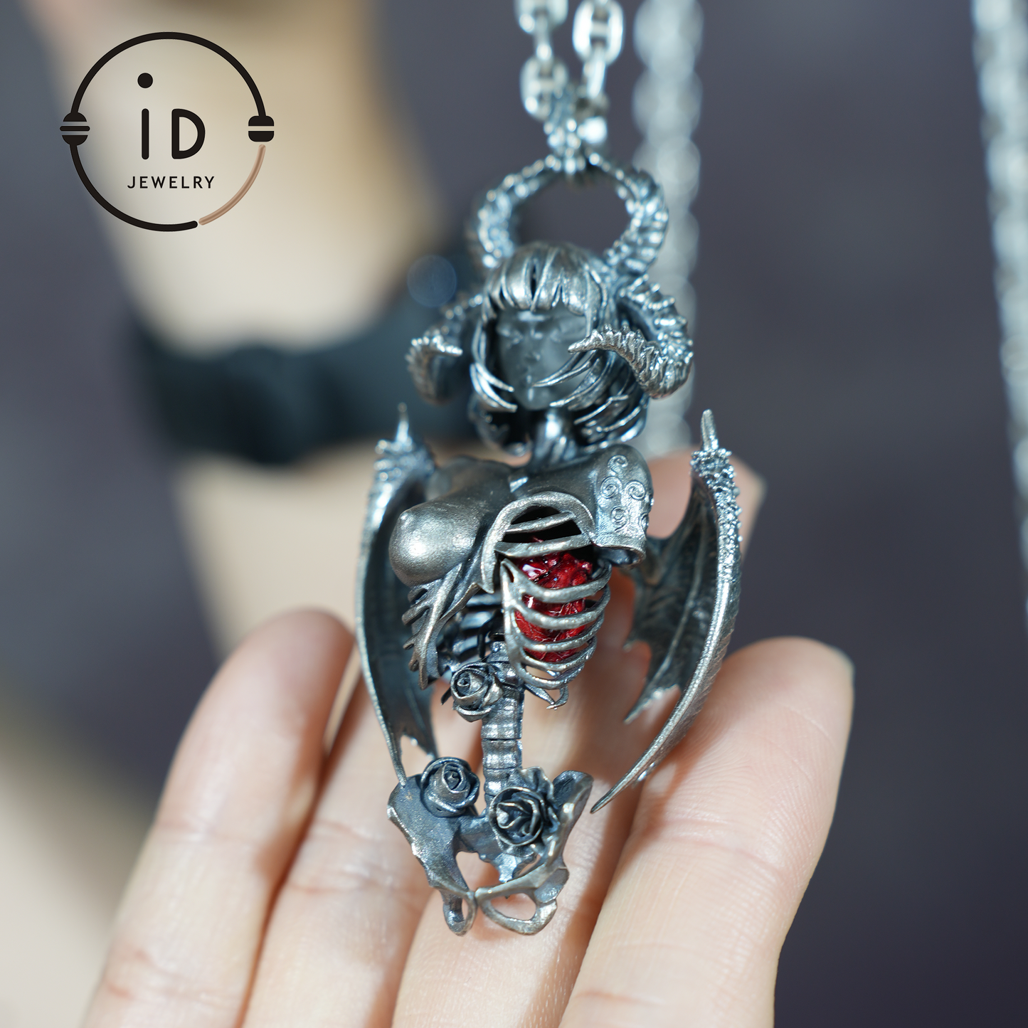 Dark Enchantress Anhänger – S925 Silber Handgefertigter Anhänger mit Emaille-Herz | Gothic Design Limitierte Kollektion