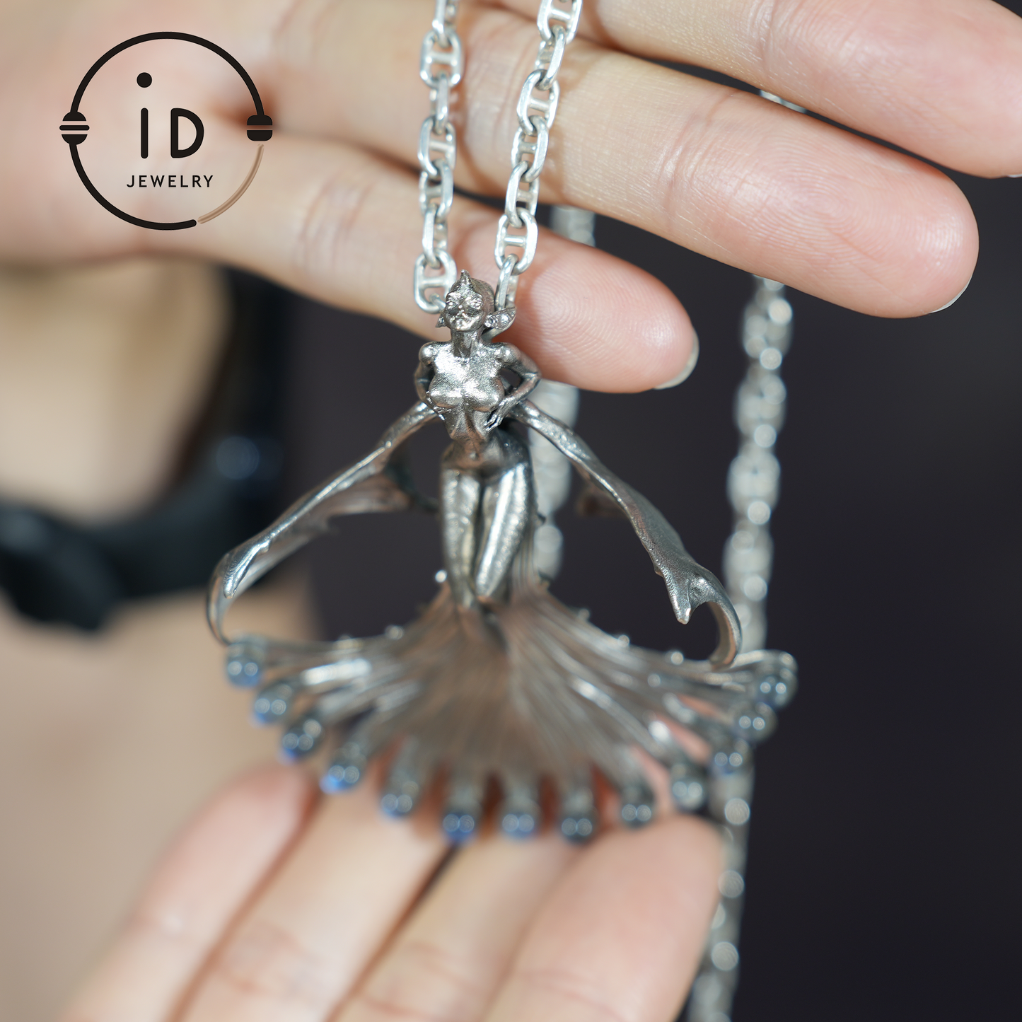 Mystischer geflügelter Zauberin-Anhänger, 925 Sterling Silber mit Geisterstein, handgefertigter Fantasy-Schmuck, einzigartiges mythisches Flügel-Design