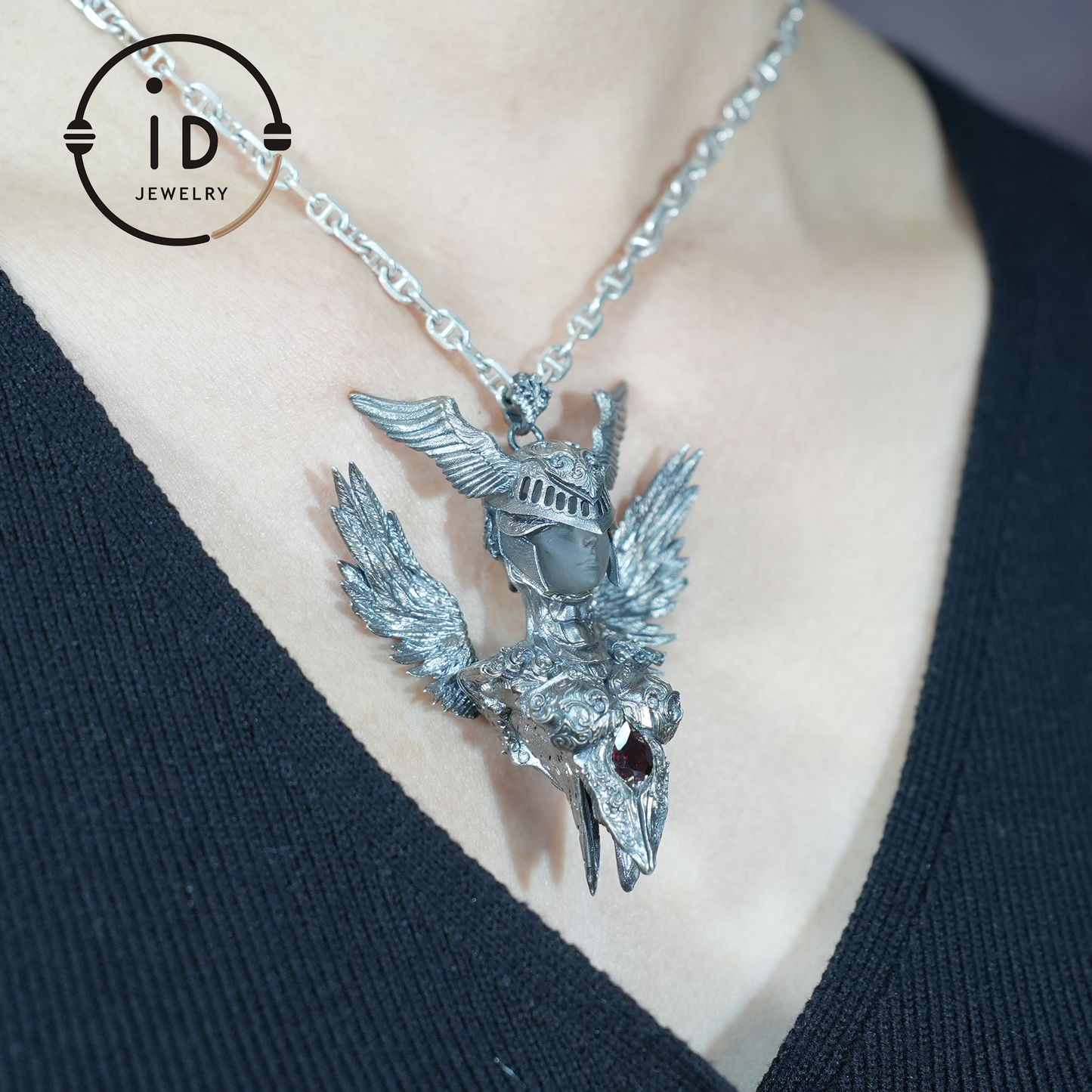 Walküren-Anhänger | 925 Sterling Silber & Granat | Amulett aus der nordischen Mythologie | Handgefertigte Wikinger-Halskette
