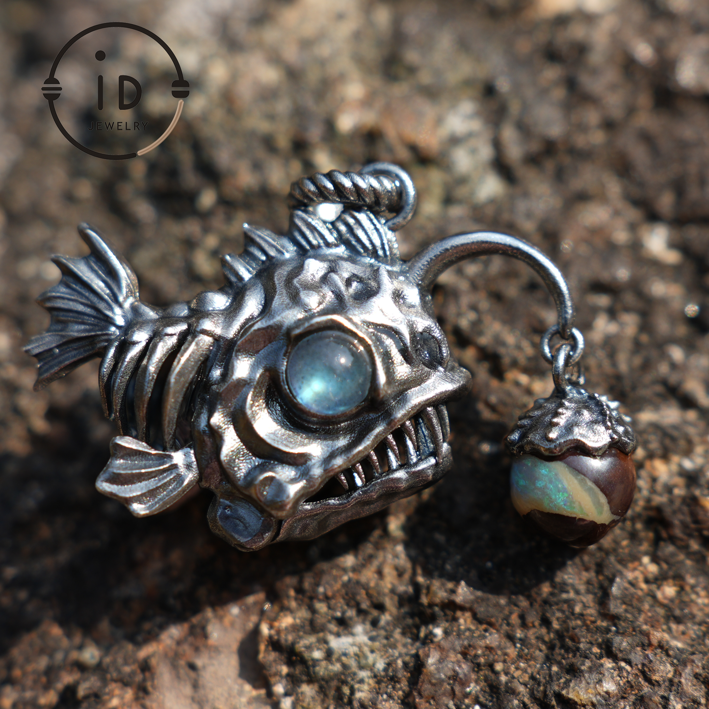 925 Sterling Silber Seeteufel-Anhänger mit Labradorit – Handgefertigter Kunstschmuck für Ozeanliebhaber