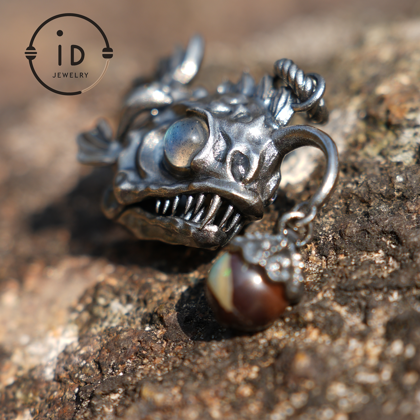 925 Sterling Silber Seeteufel-Anhänger mit Labradorit – Handgefertigter Kunstschmuck für Ozeanliebhaber
