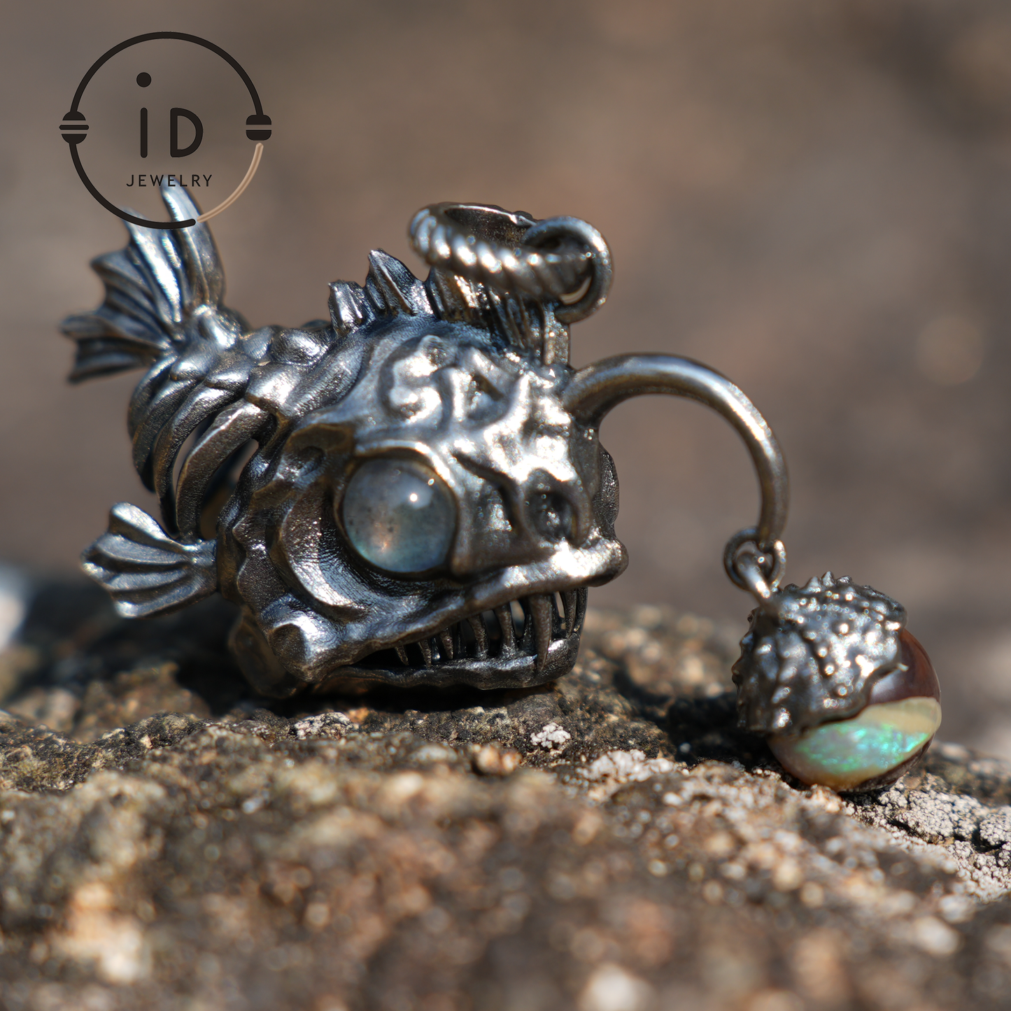 925 Sterling Silber Seeteufel-Anhänger mit Labradorit – Handgefertigter Kunstschmuck für Ozeanliebhaber