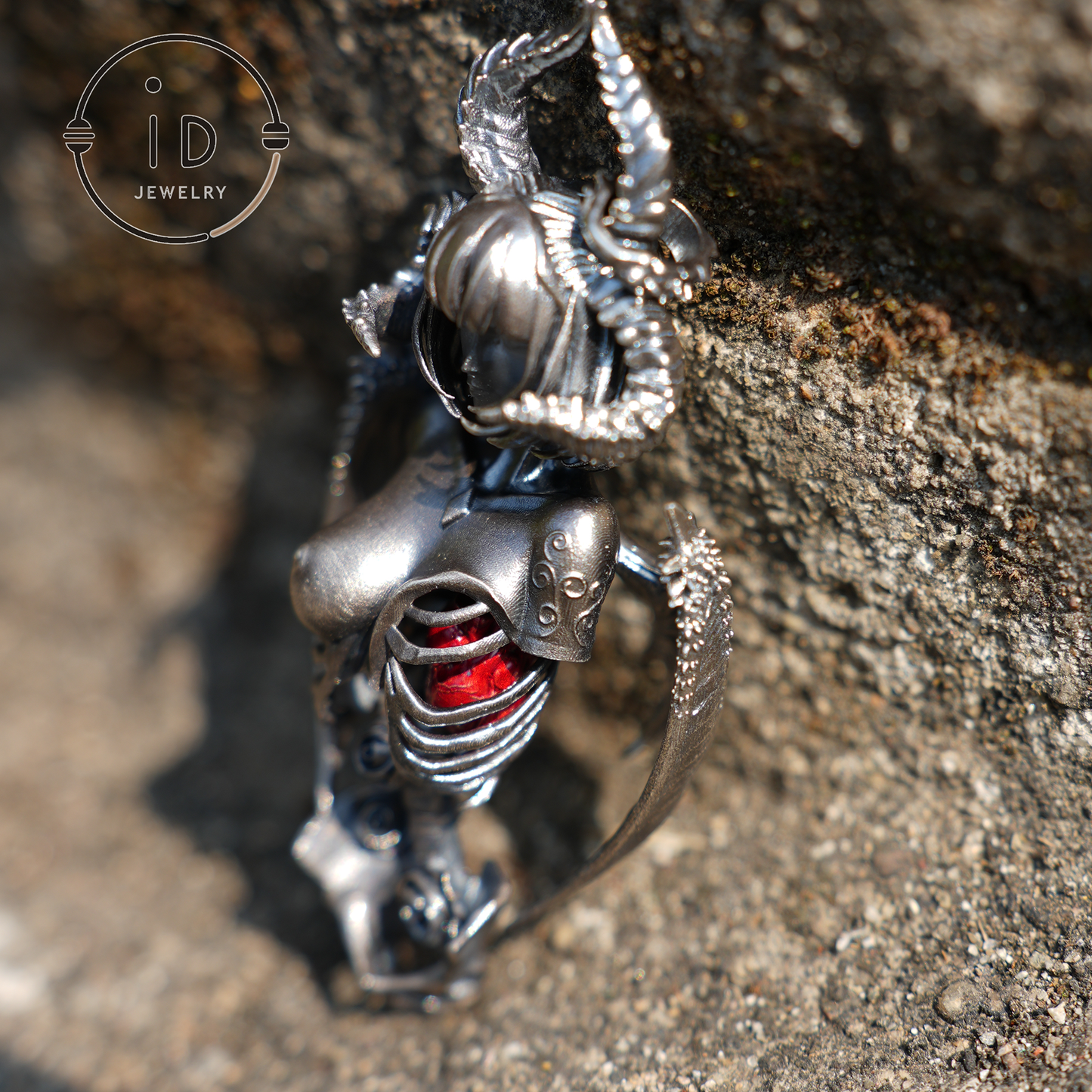 Dark Enchantress Anhänger – S925 Silber Handgefertigter Anhänger mit Emaille-Herz | Gothic Design Limitierte Kollektion