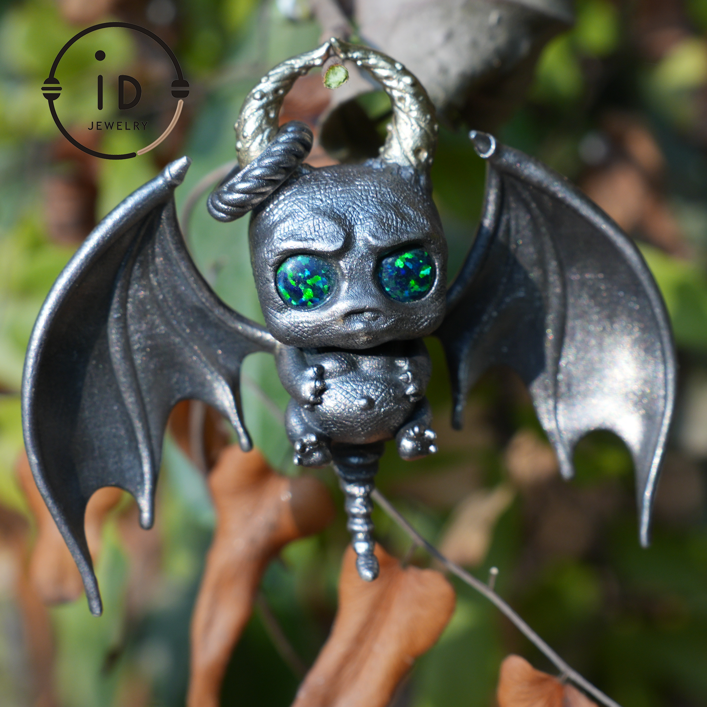 925 Silber Fledermaus Anhänger mit Opal - Handgefertigter Gothic Schmuck, Fantasy Anhänger, Einzigartige Gothic Halskette für Halloween & Gothic Liebhaber