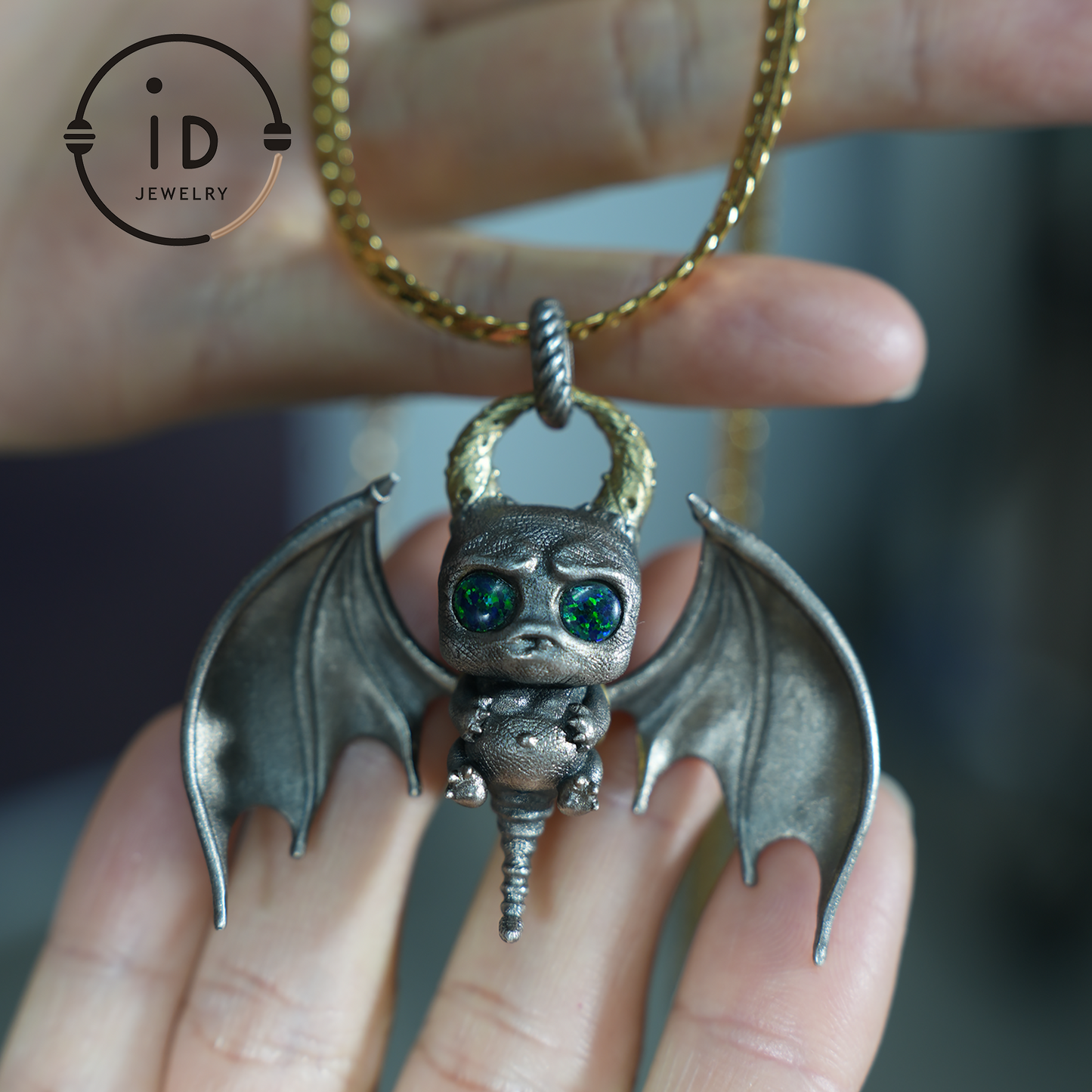 925 Silber Fledermaus Anhänger mit Opal - Handgefertigter Gothic Schmuck, Fantasy Anhänger, Einzigartige Gothic Halskette für Halloween & Gothic Liebhaber