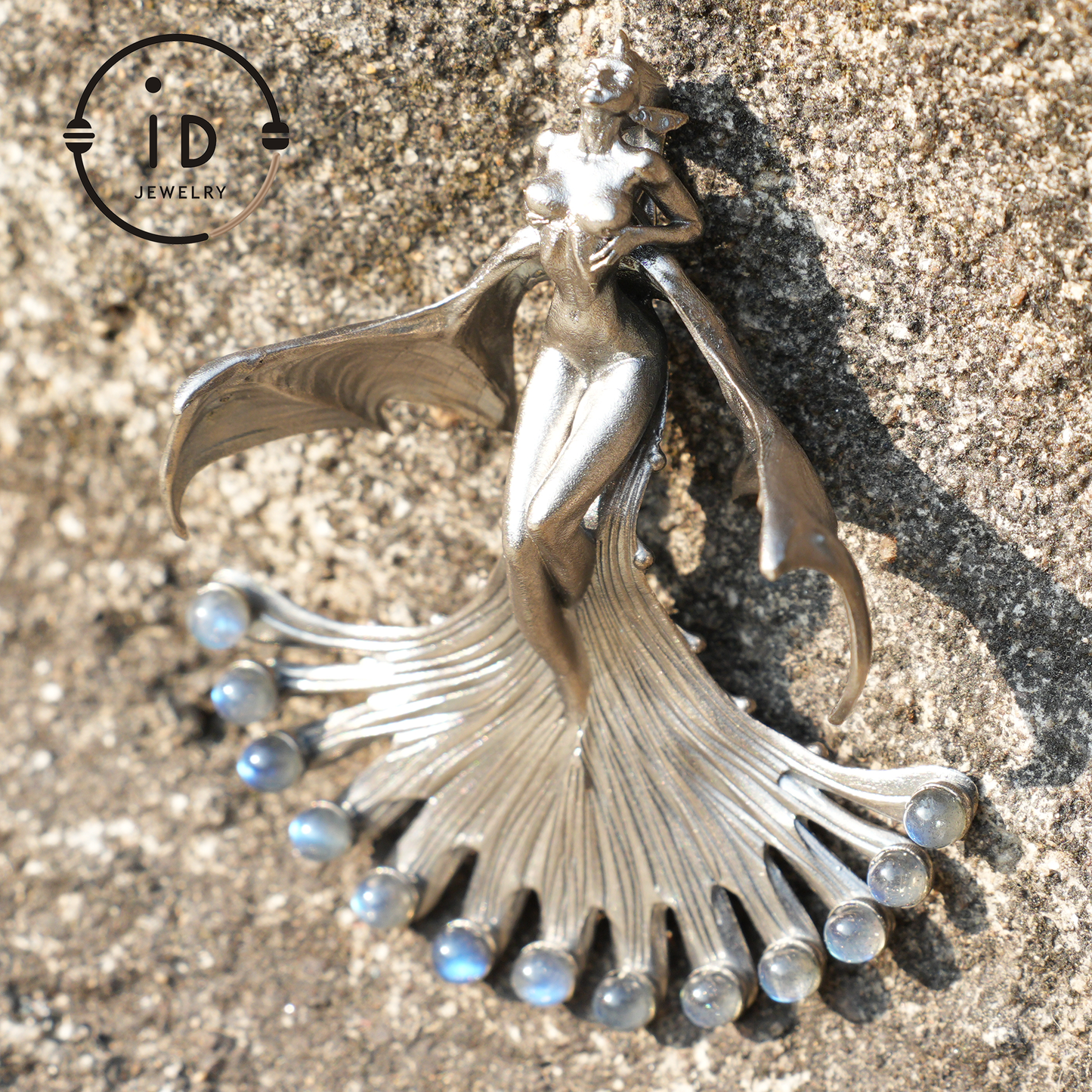 Mystischer geflügelter Zauberin-Anhänger, 925 Sterling Silber mit Geisterstein, handgefertigter Fantasy-Schmuck, einzigartiges mythisches Flügel-Design