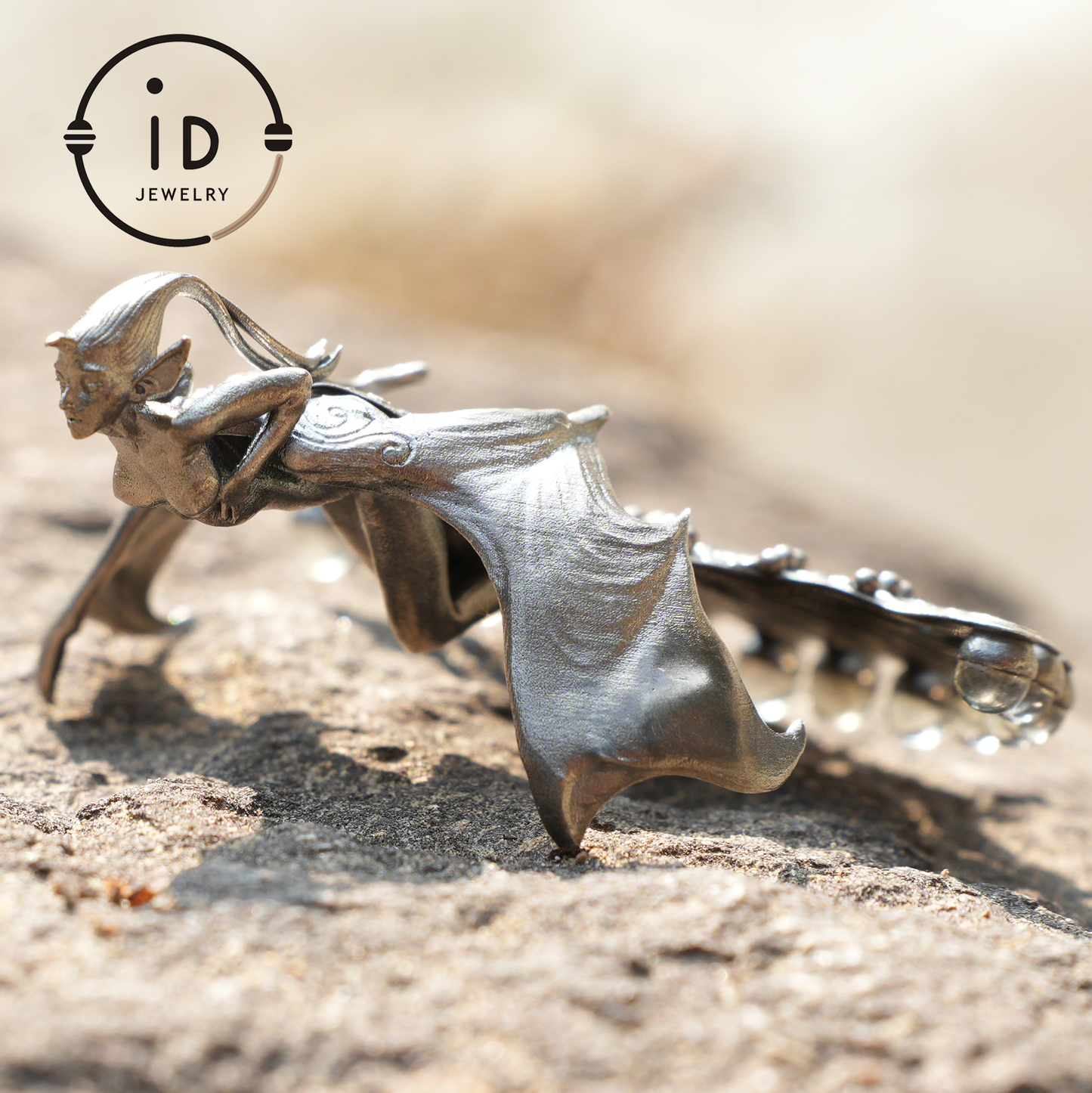 Mystischer geflügelter Zauberin-Anhänger, 925 Sterling Silber mit Geisterstein, handgefertigter Fantasy-Schmuck, einzigartiges mythisches Flügel-Design