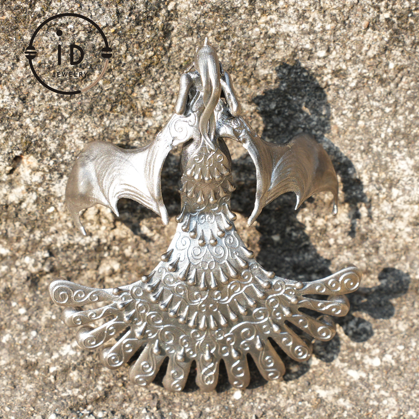 Mystischer geflügelter Zauberin-Anhänger, 925 Sterling Silber mit Geisterstein, handgefertigter Fantasy-Schmuck, einzigartiges mythisches Flügel-Design