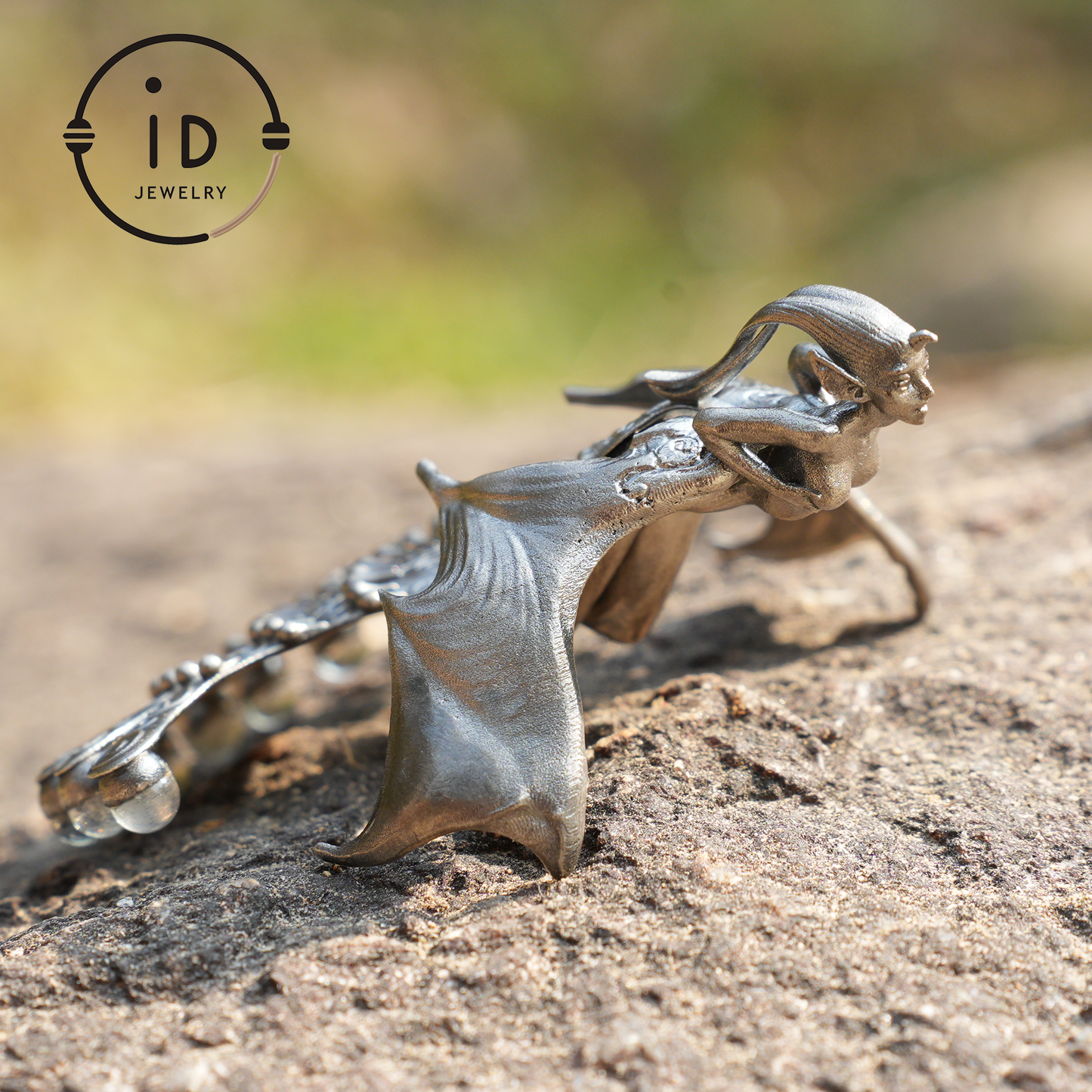 Mystischer geflügelter Zauberin-Anhänger, 925 Sterling Silber mit Geisterstein, handgefertigter Fantasy-Schmuck, einzigartiges mythisches Flügel-Design
