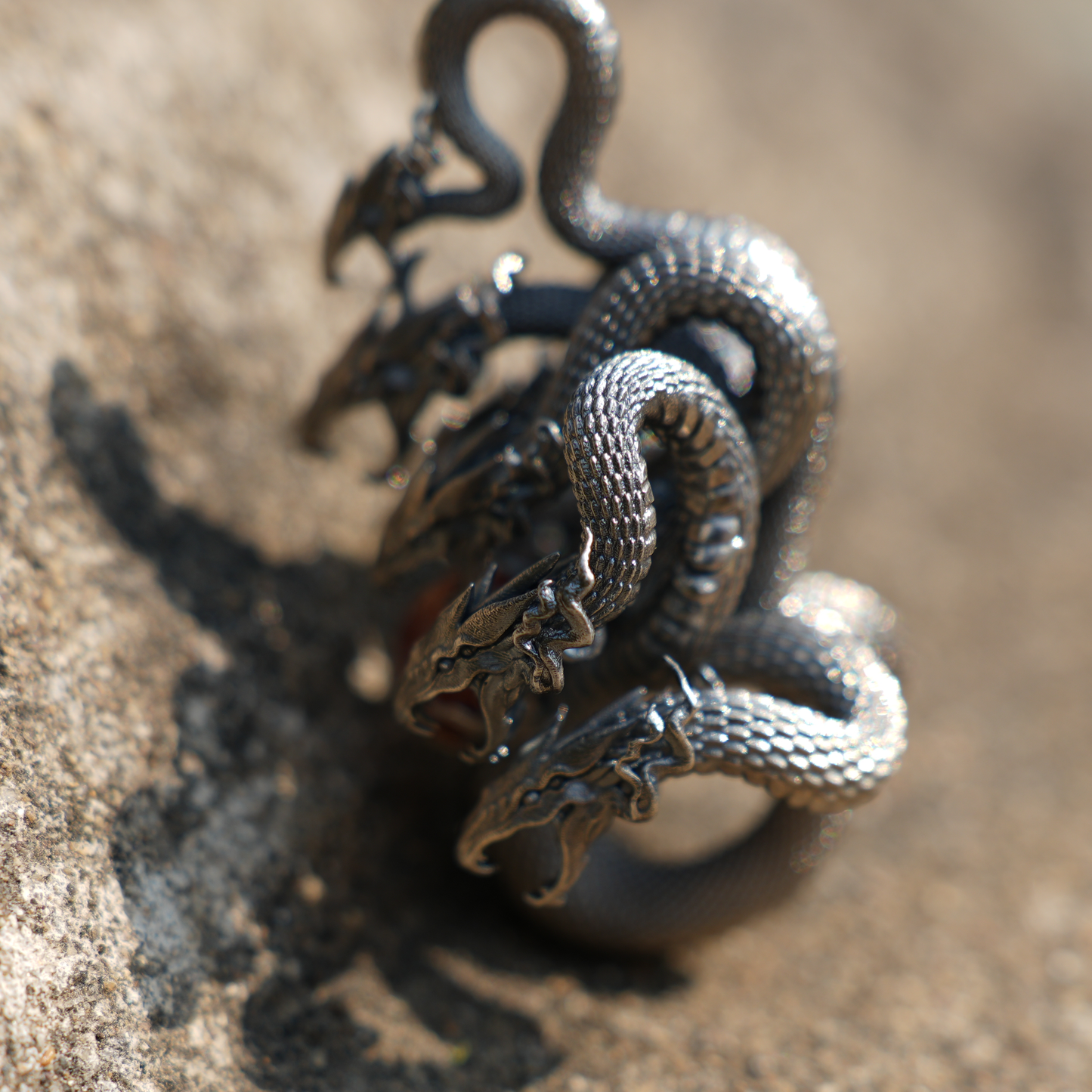 Anhänger mit achtköpfiger Schlange – S925 Silber – handgefertigtes kreatives Design, inspiriert von Yamata no Orochi (japanische Mythologie)