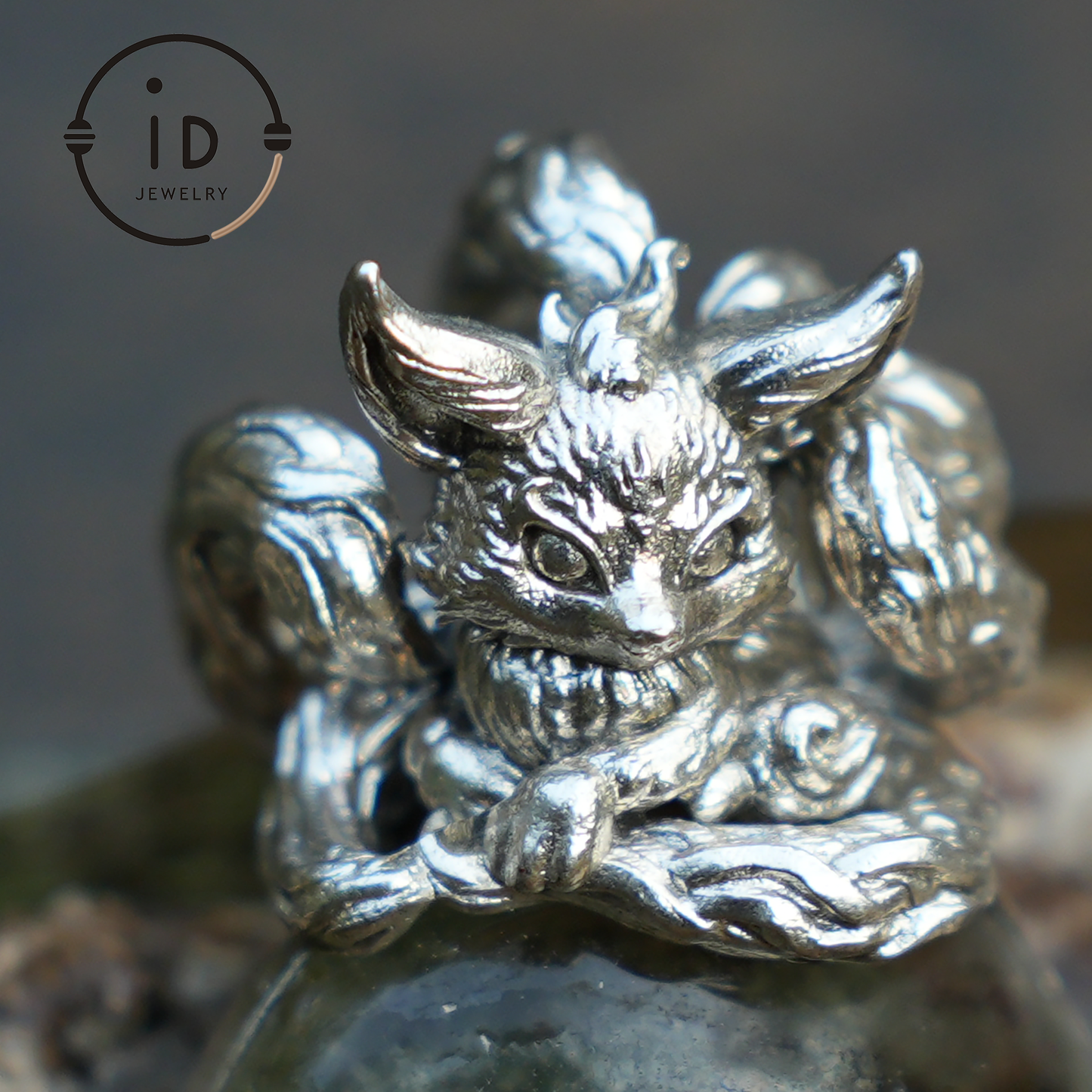 Fuchsgeist-Kristallanhänger – handgefertigter Schmuck aus 925er Sterlingsilber mit Phantomquarz, einzigartiger Fantasy-Anhänger, perfektes Geschenk für besondere Anlässe