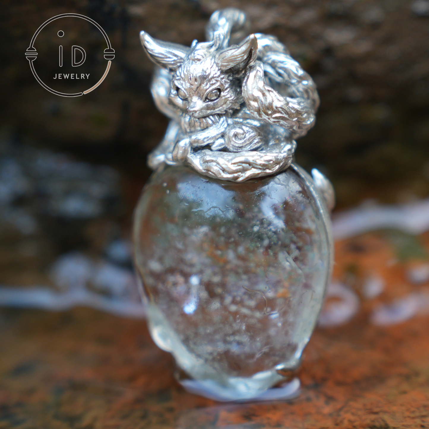 Fuchsgeist-Kristallanhänger – handgefertigter Schmuck aus 925er Sterlingsilber mit Phantomquarz, einzigartiger Fantasy-Anhänger, perfektes Geschenk für besondere Anlässe