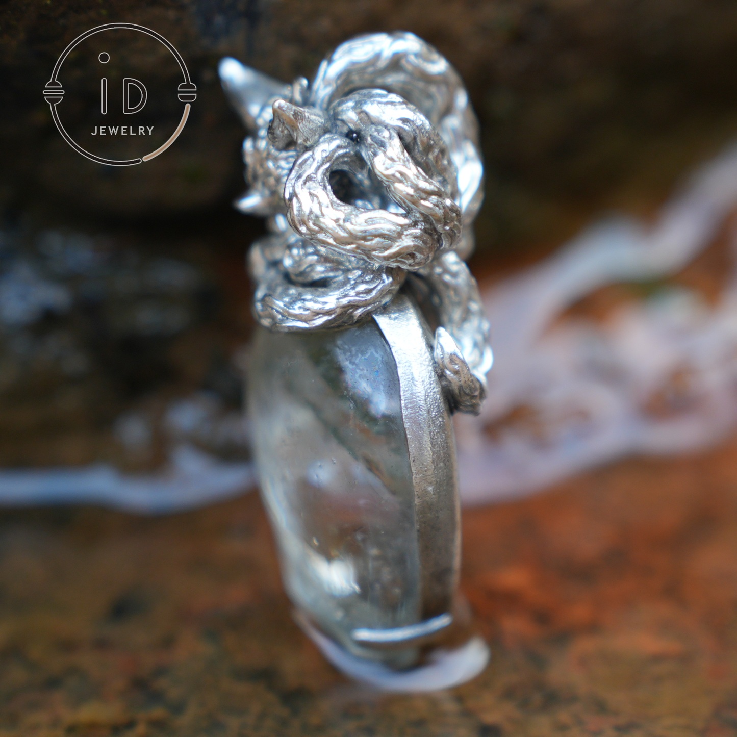 Fuchsgeist-Kristallanhänger – handgefertigter Schmuck aus 925er Sterlingsilber mit Phantomquarz, einzigartiger Fantasy-Anhänger, perfektes Geschenk für besondere Anlässe