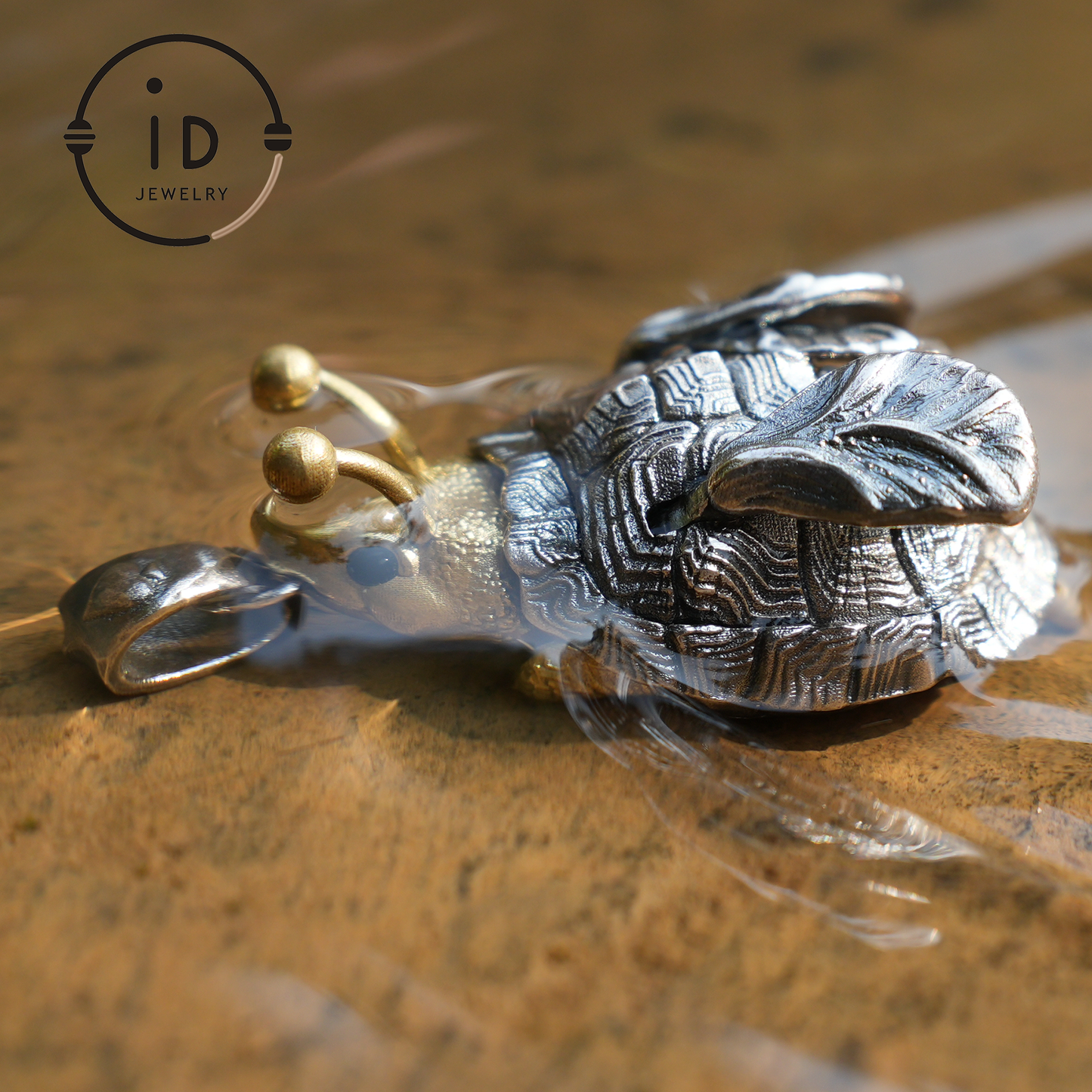Fliegender Käfer-Anhänger – Handgefertigter Anhänger aus 925er Sterlingsilber mit mythischem Flügeldesign, einzigartiges Geschenk, Kunst- und Fantasieschmuck
