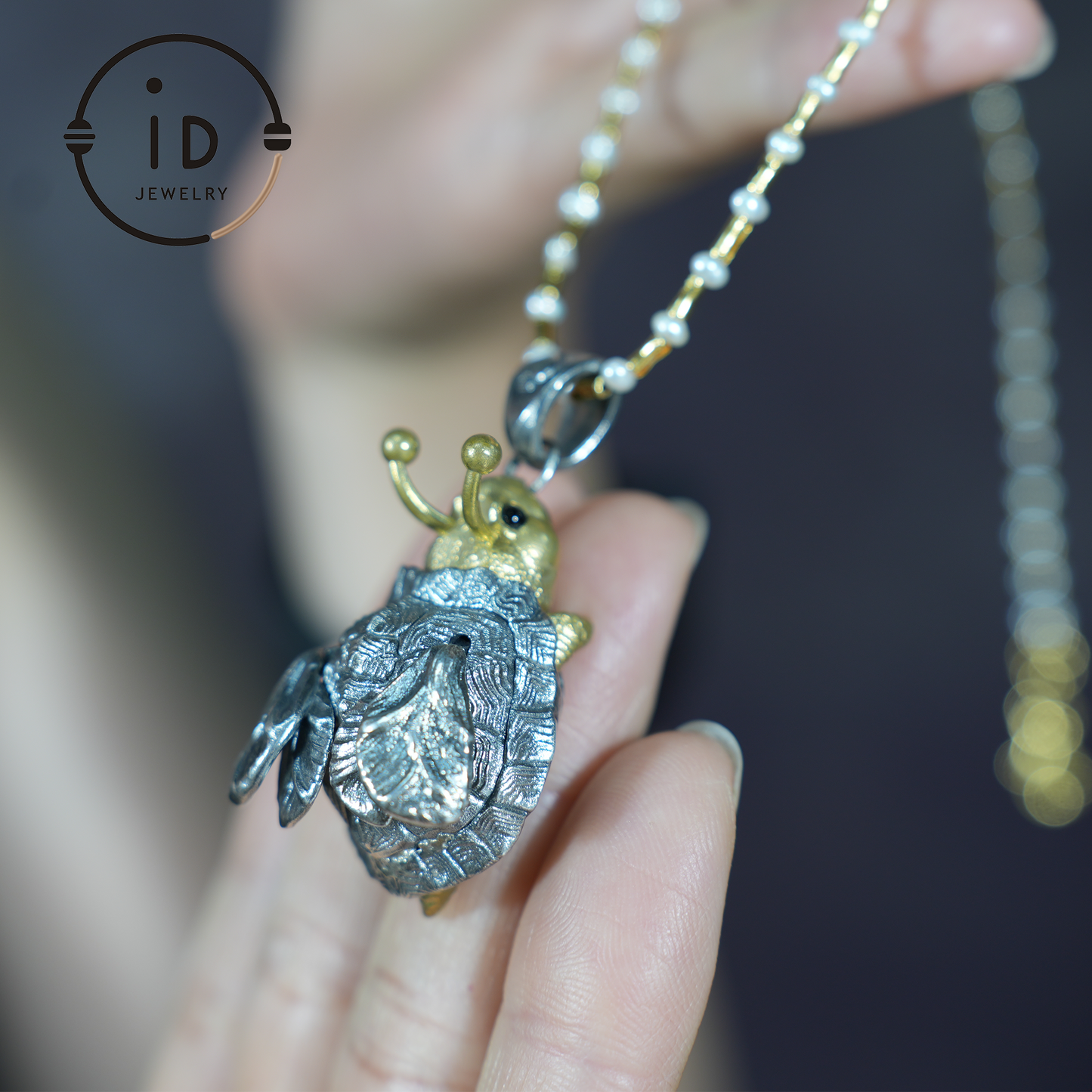 Fliegender Käfer-Anhänger – Handgefertigter Anhänger aus 925er Sterlingsilber mit mythischem Flügeldesign, einzigartiges Geschenk, Kunst- und Fantasieschmuck