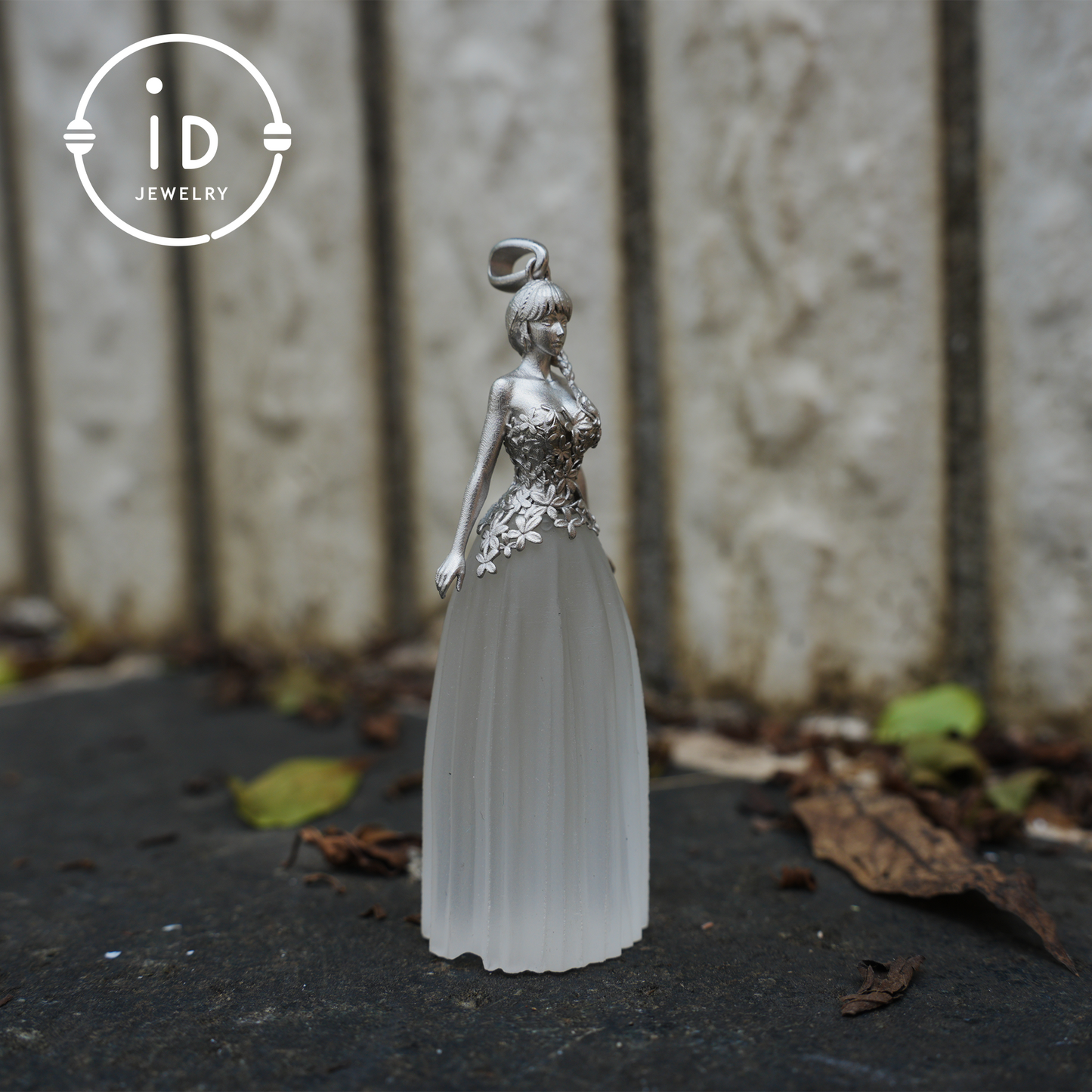 Ethereal Muse Halskette 925 Silber Weißer Quarz Anhänger Damenfigur Geschenk Handgefertigter Statement Schmuck