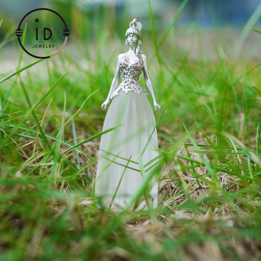 Ethereal Muse Halskette 925 Silber Weißer Quarz Anhänger Damenfigur Geschenk Handgefertigter Statement Schmuck