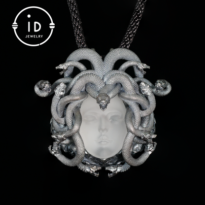 Medusa Anhänger | Handgefertigtes 925er Silber &amp; weißer Kristall | Mythischer Statement-Schmuck