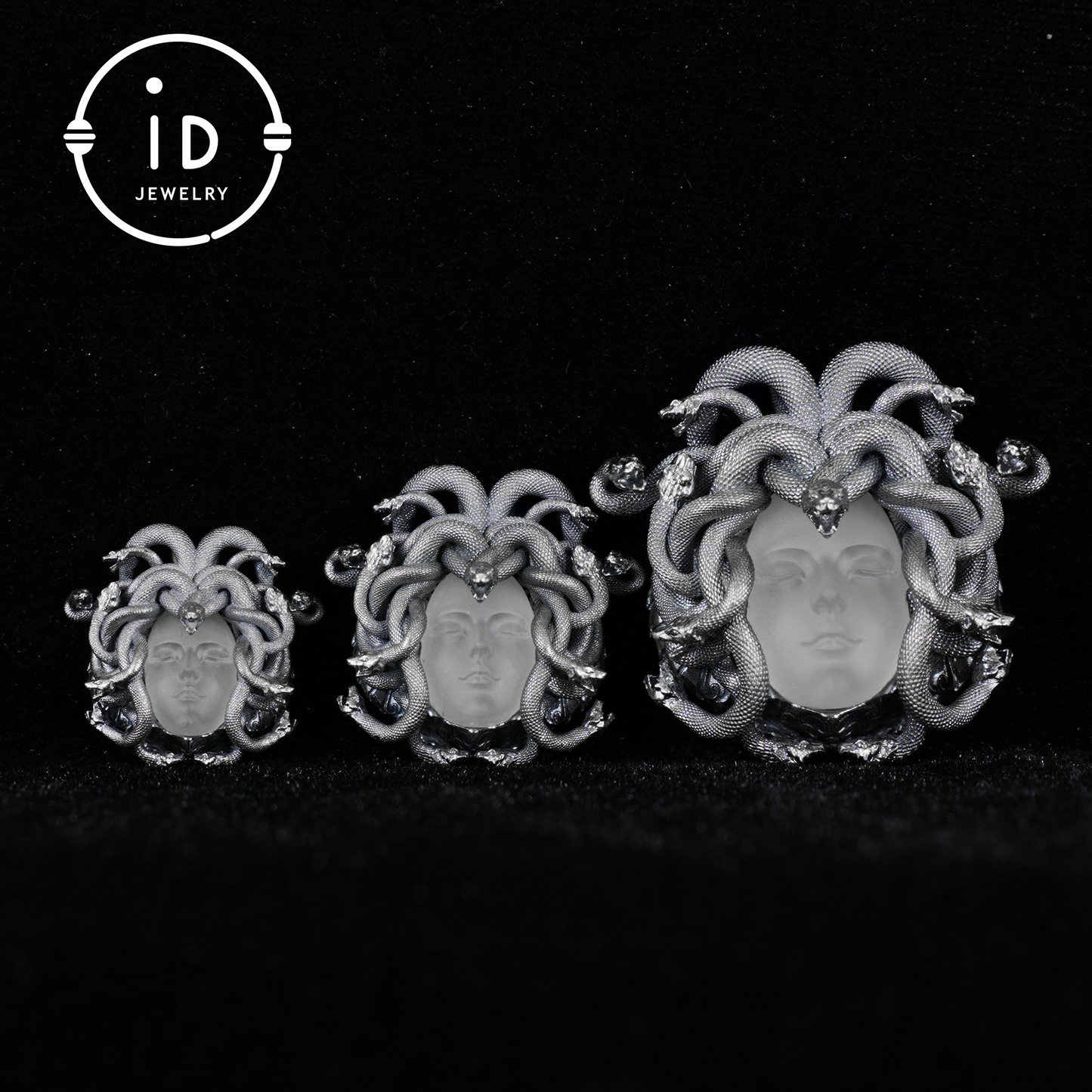 Medusa Anhänger | Handgefertigtes 925er Silber &amp; weißer Kristall | Mythischer Statement-Schmuck