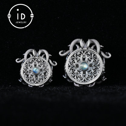 Sleeping Eye Pendant · Silver Medusa Jewelry · Closed-Eye Goddess Amulet with Quartz and Emerald