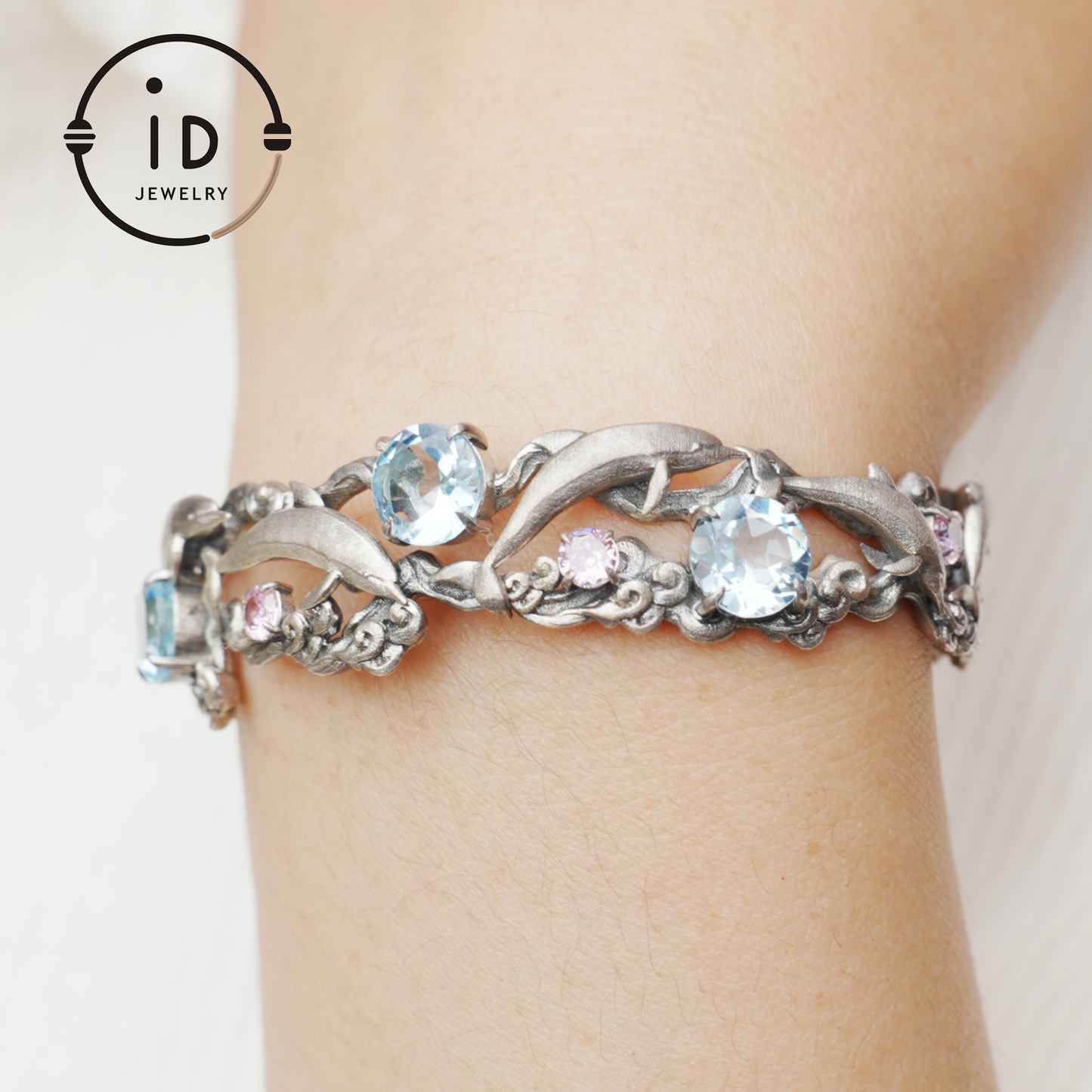 Blue Topaz Dolphin Cuff Bracelet in 925 Sterling Silver, Vintage Totem Style Nature Jewelry Gift for Her, Birthday or Ocean Inspired Look