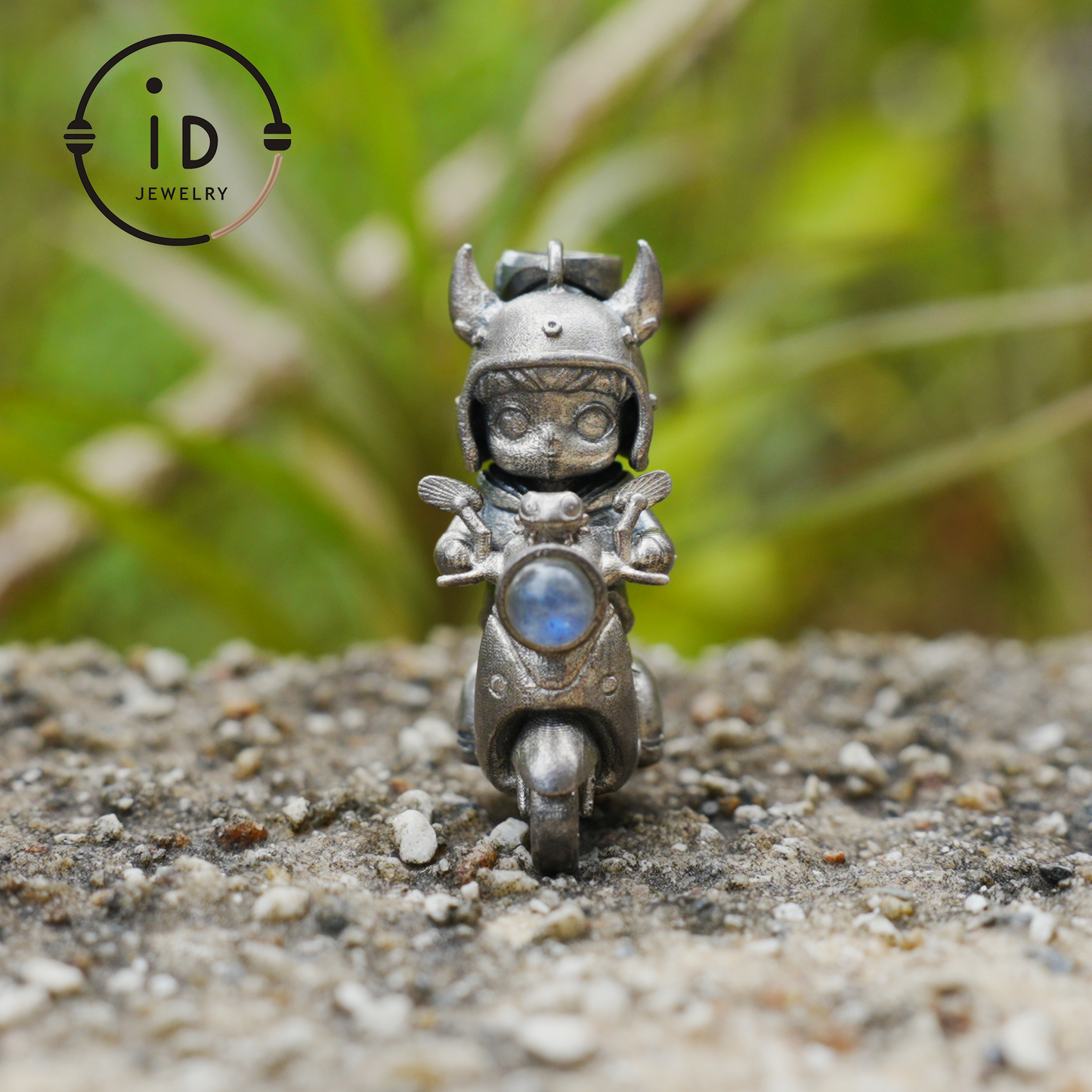Mystischer Nachtreiter-Anhänger mit Labradoritlicht, handgefertigte Talisman-Halskette, Fantasy-Schmuck für Suchende nach innerer Reise